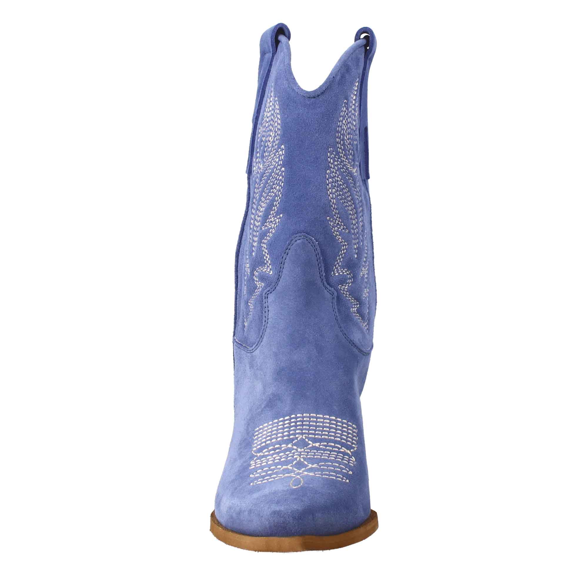 Stivaletto texano da donna in camoscio, color azzurro con ricamo. - LeonardoShoes