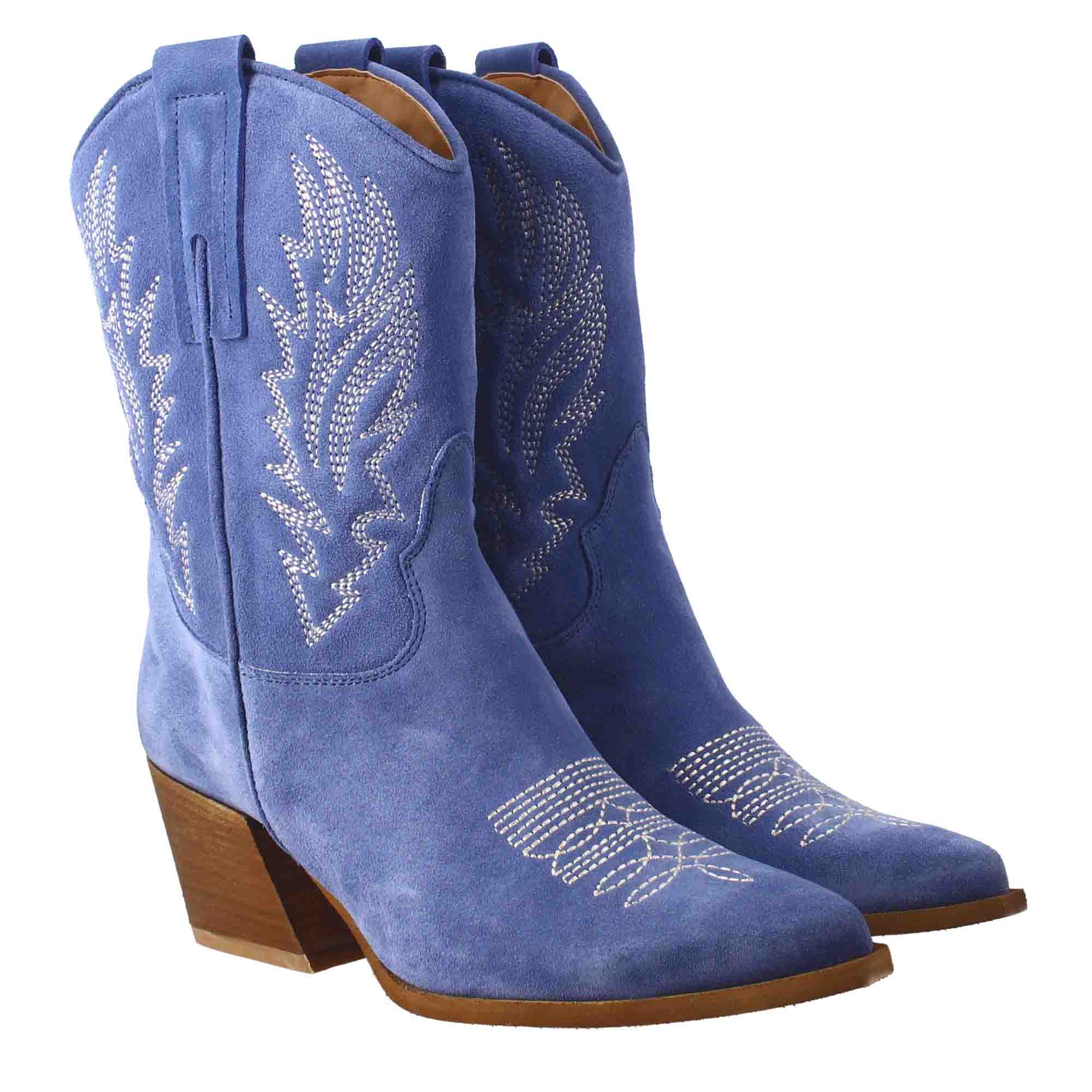Stivaletto texano da donna in camoscio, color azzurro con ricamo. - LeonardoShoes