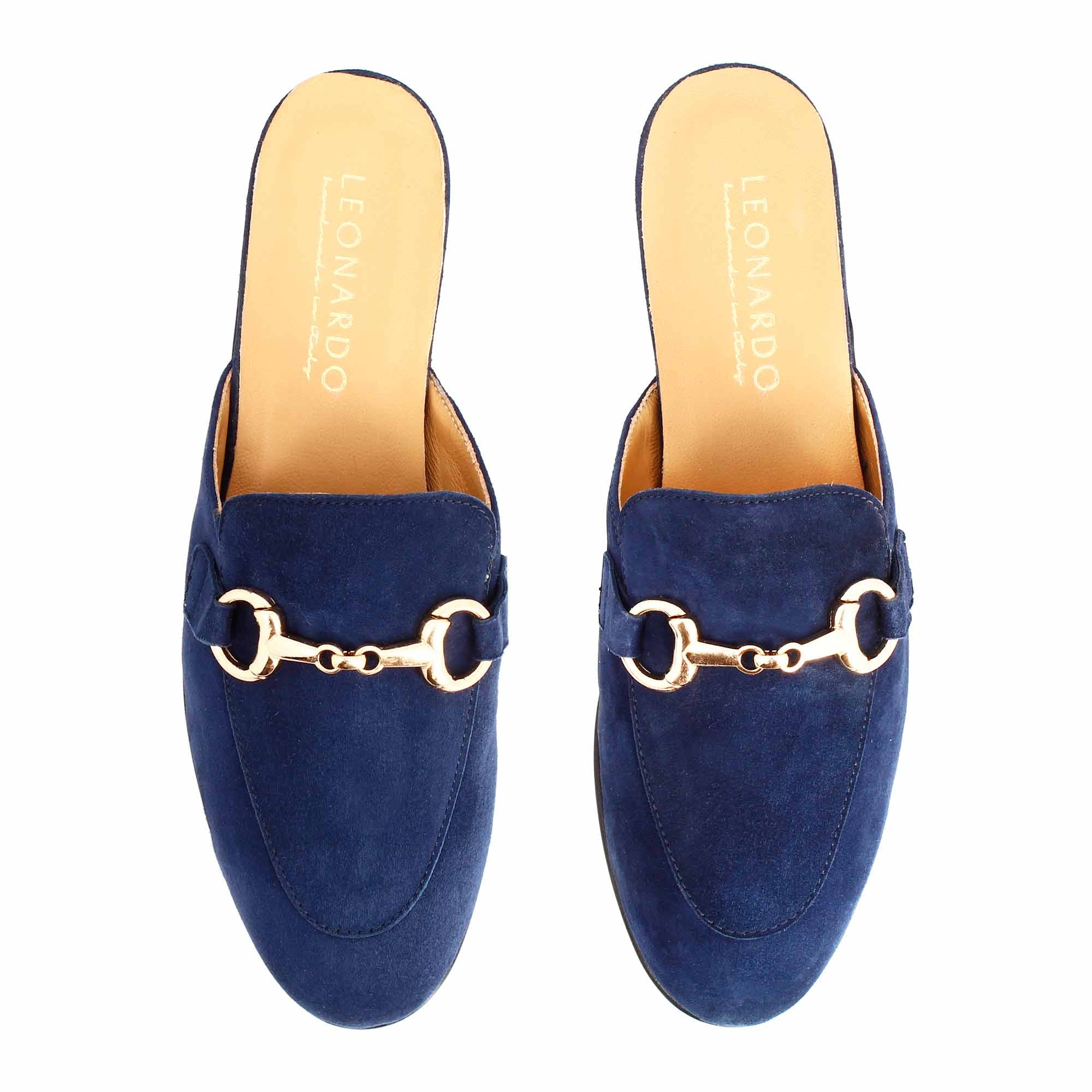 Sabot da donna in pelle scamosciata blu con fibbia oro