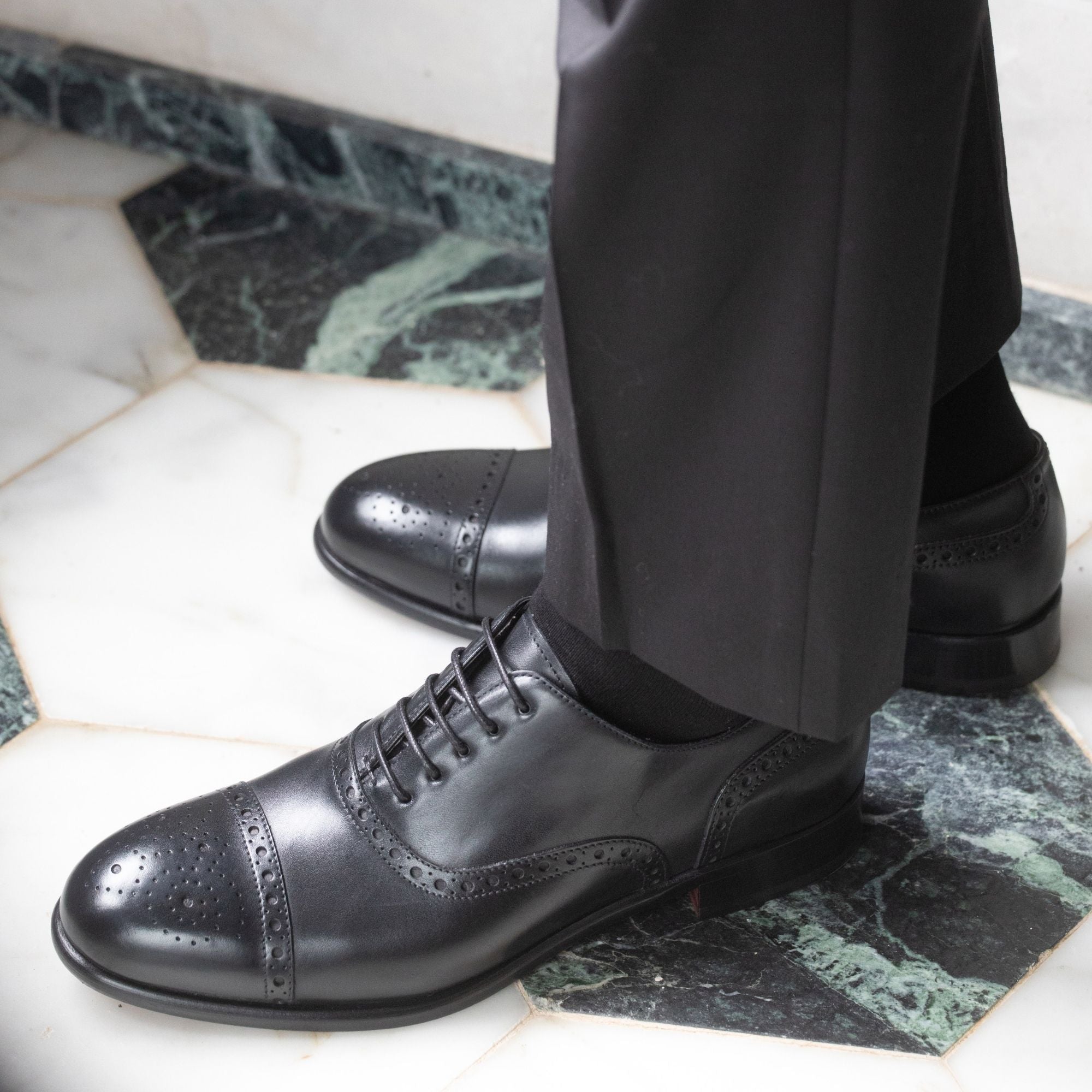 Elegant men's black leather semi brogue oxford