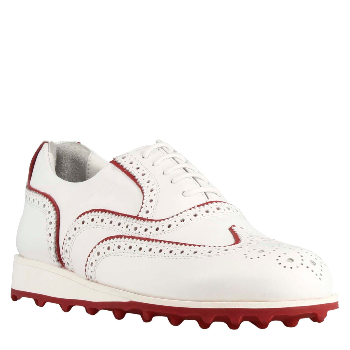 Scarpe golf fatte a mano da donna in pelle colore bianco con dettagli colore rosso.