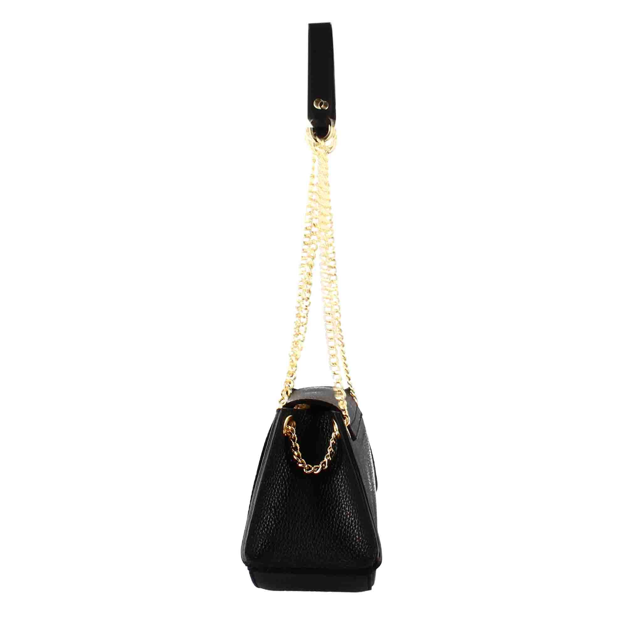 Women's leather shoulder bag with gold metal clasp