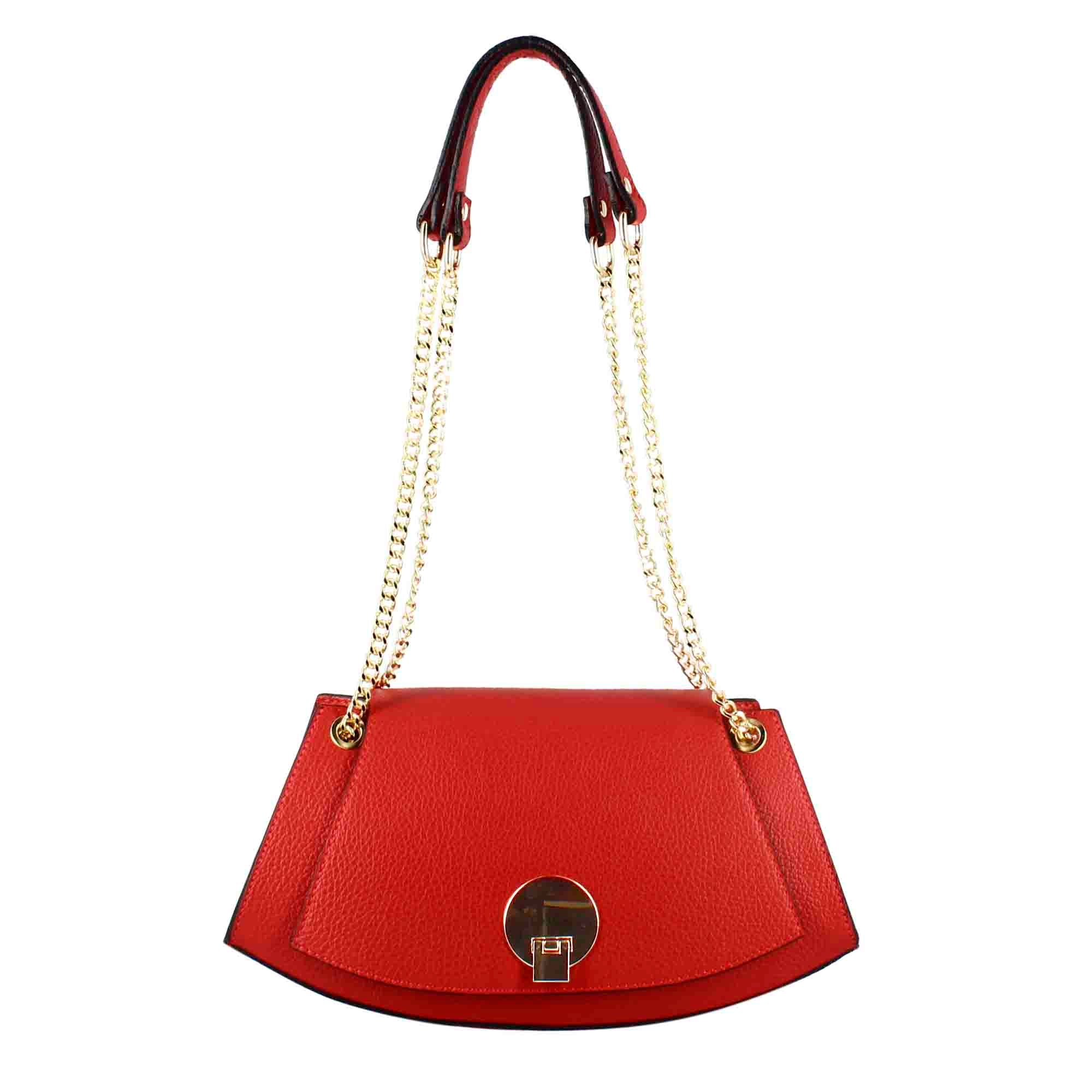 Women's leather shoulder bag with gold metal clasp