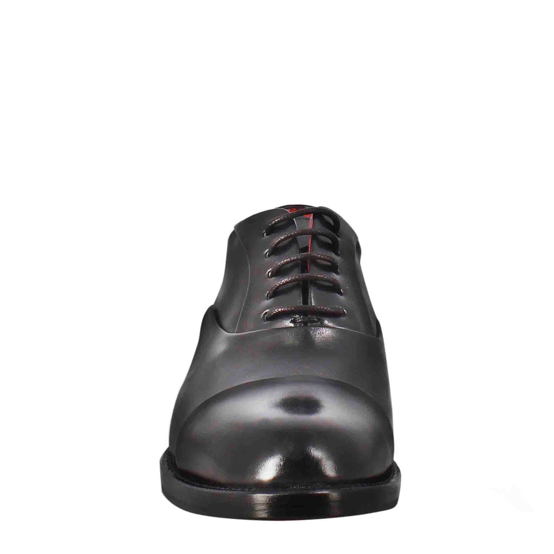 Women's brogues sewn on the toe in black leather