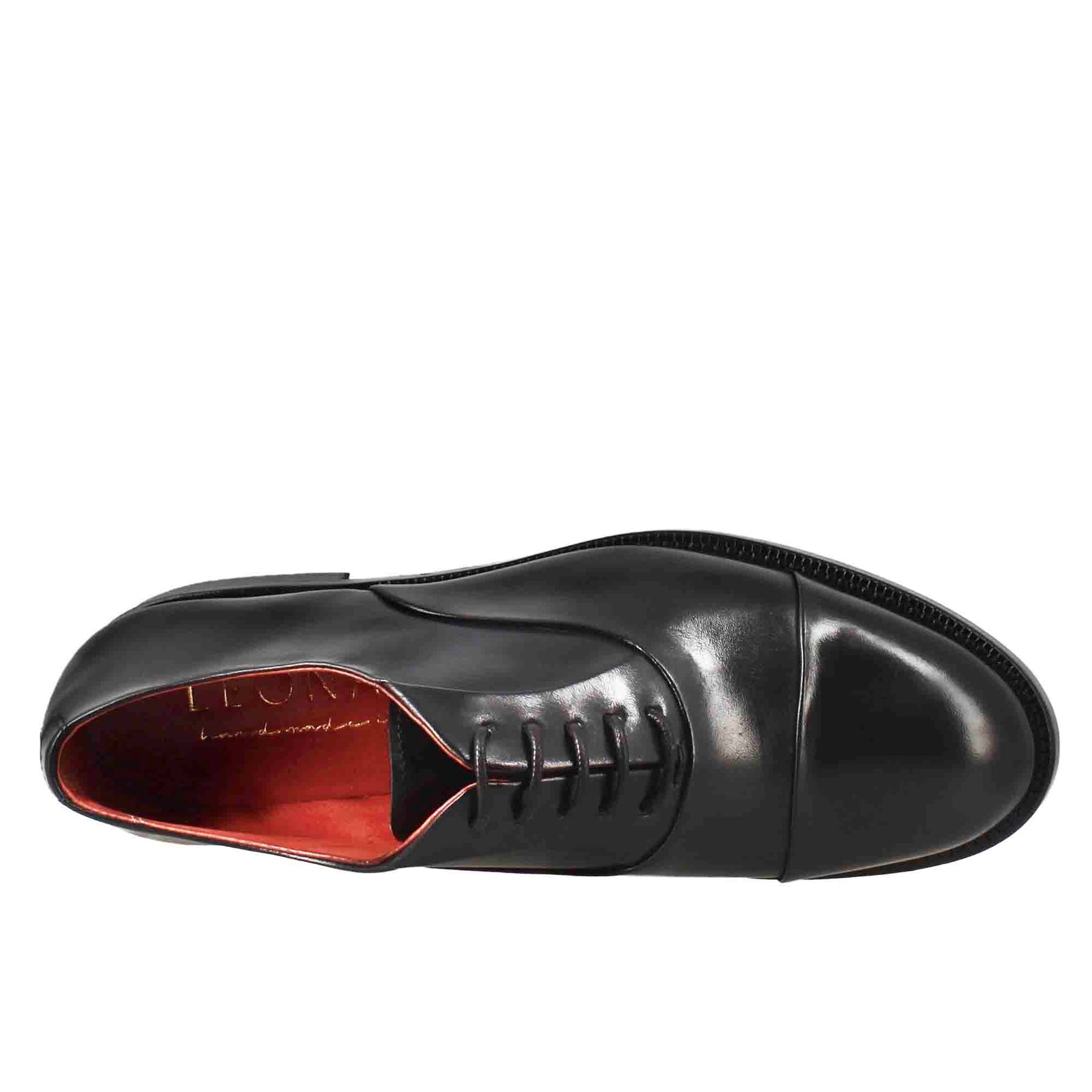 Women's brogues sewn on the toe in black leather