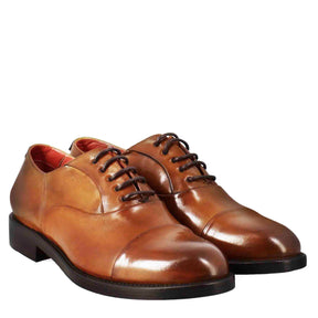 Women's brogues with stitching on the toe in light brown leather