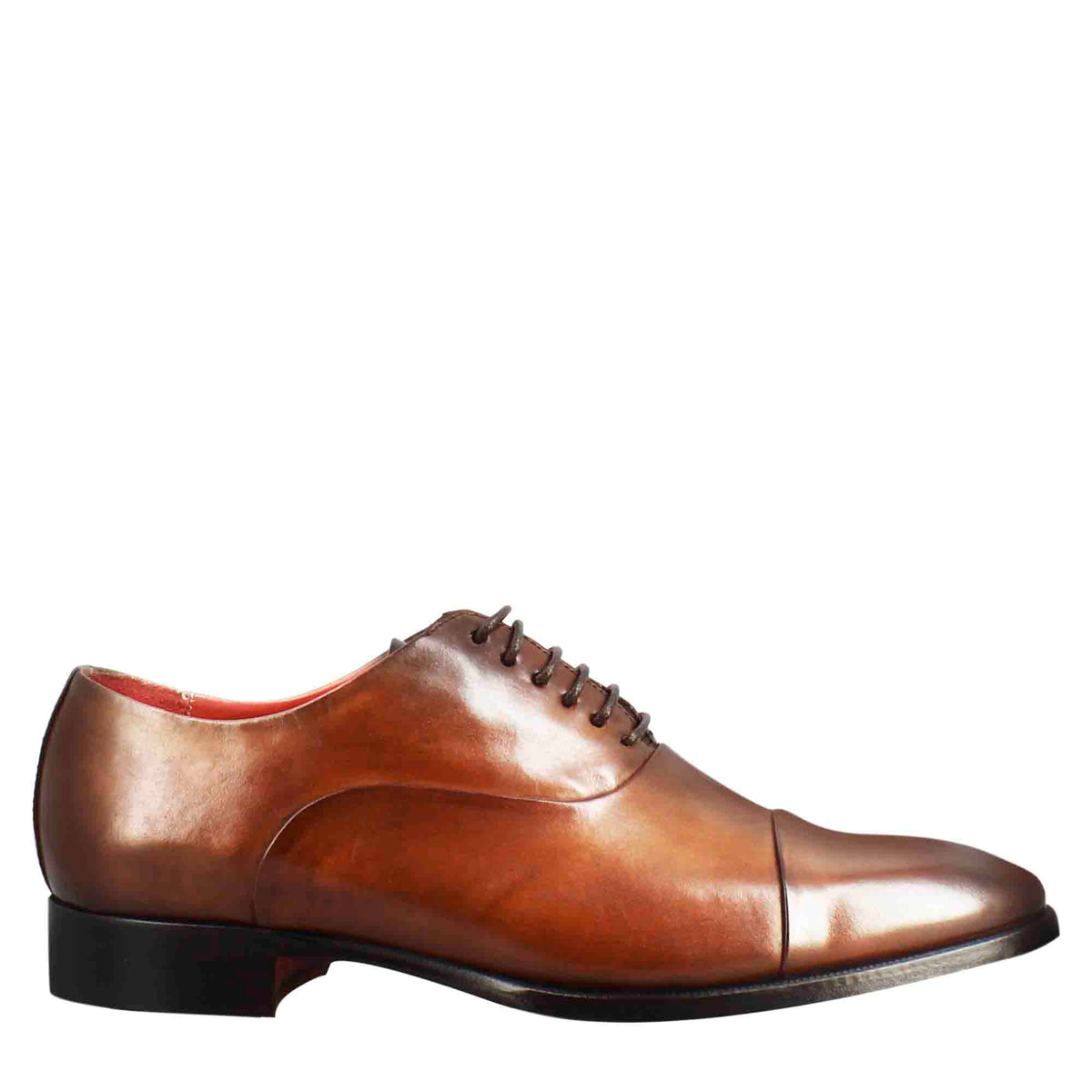 Oxford shoes with toe cap in brandy-colored leather