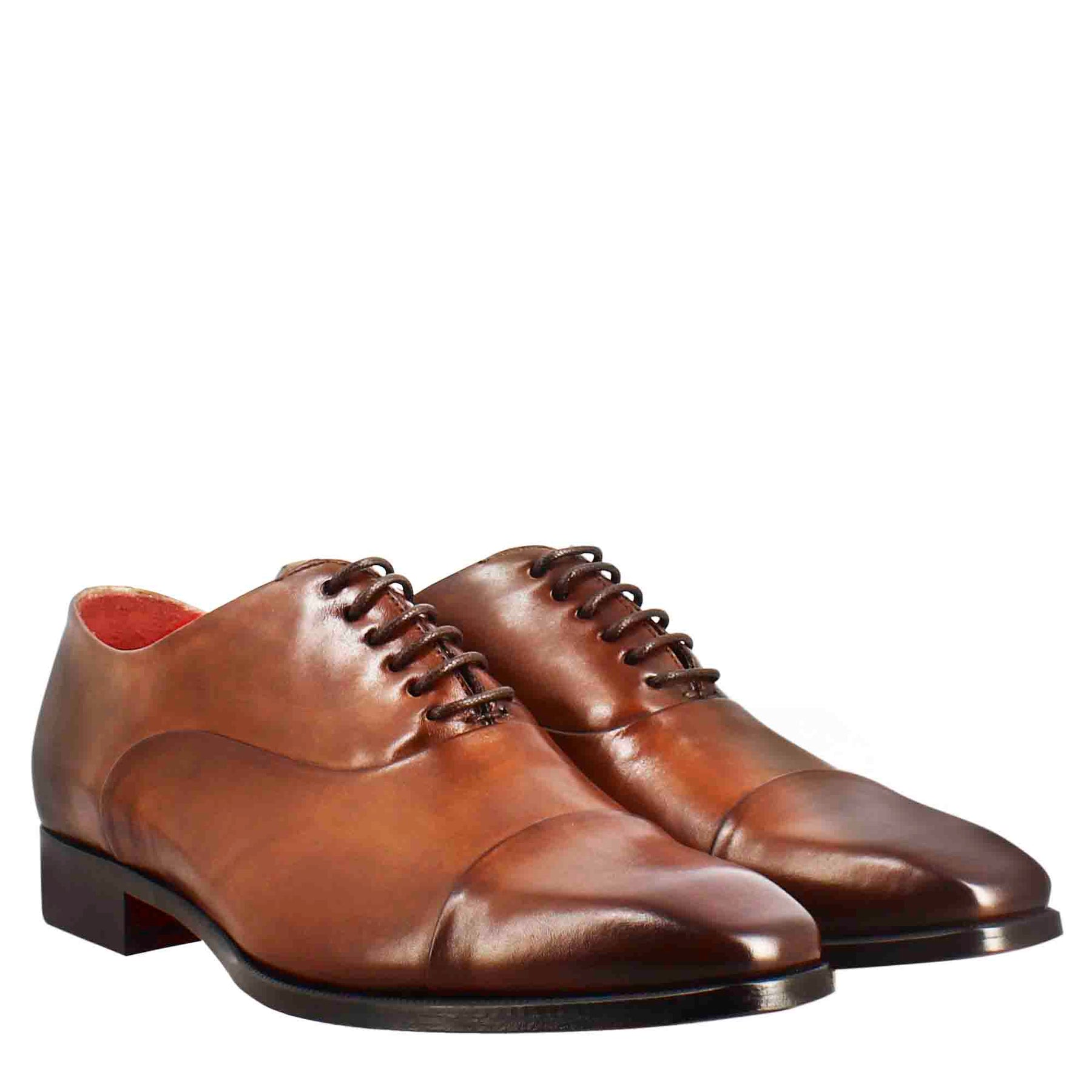 Oxford shoes with toe cap in brandy-colored leather