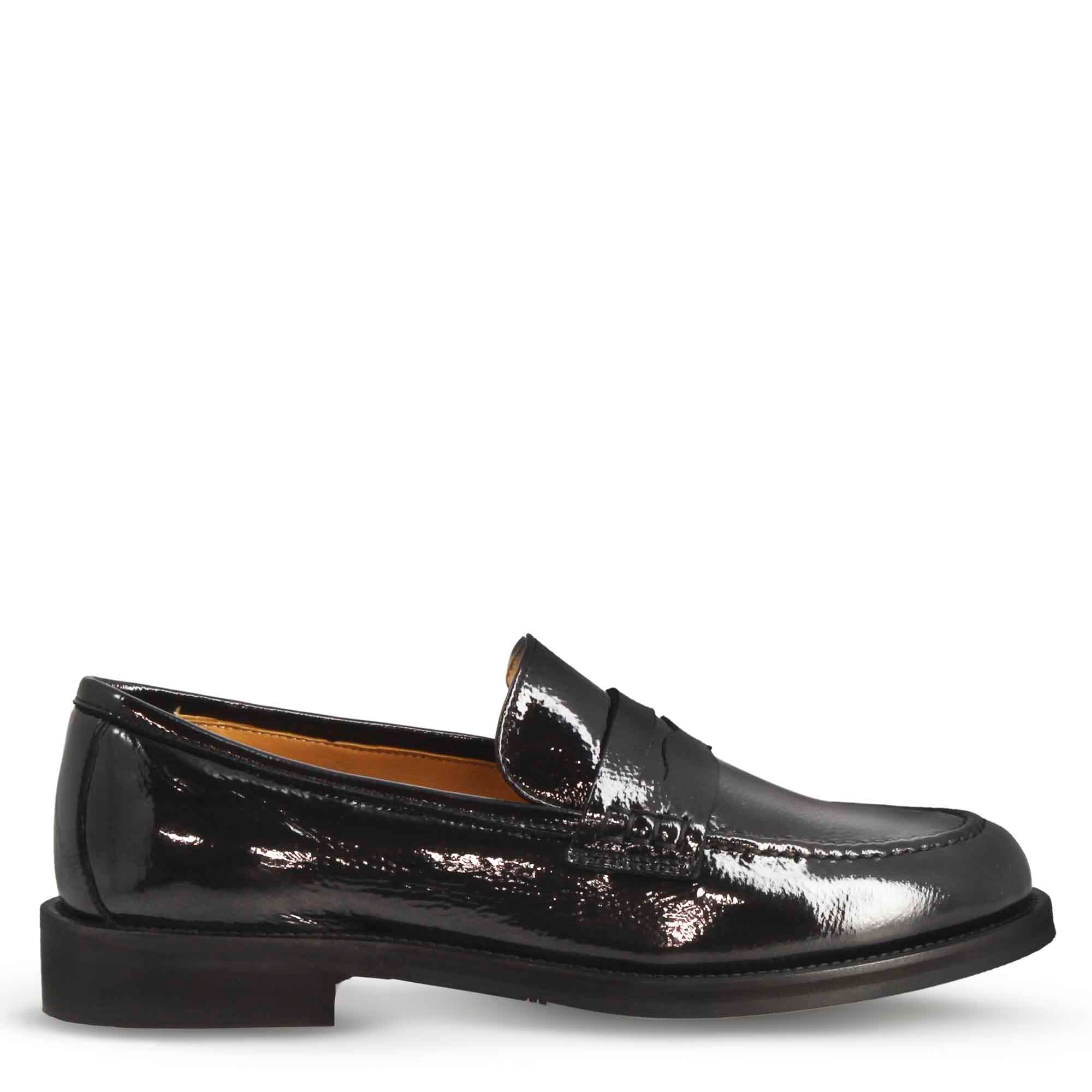 Mocassino elegante da donna in pelle lucida colore nero fatti a mano in Italia