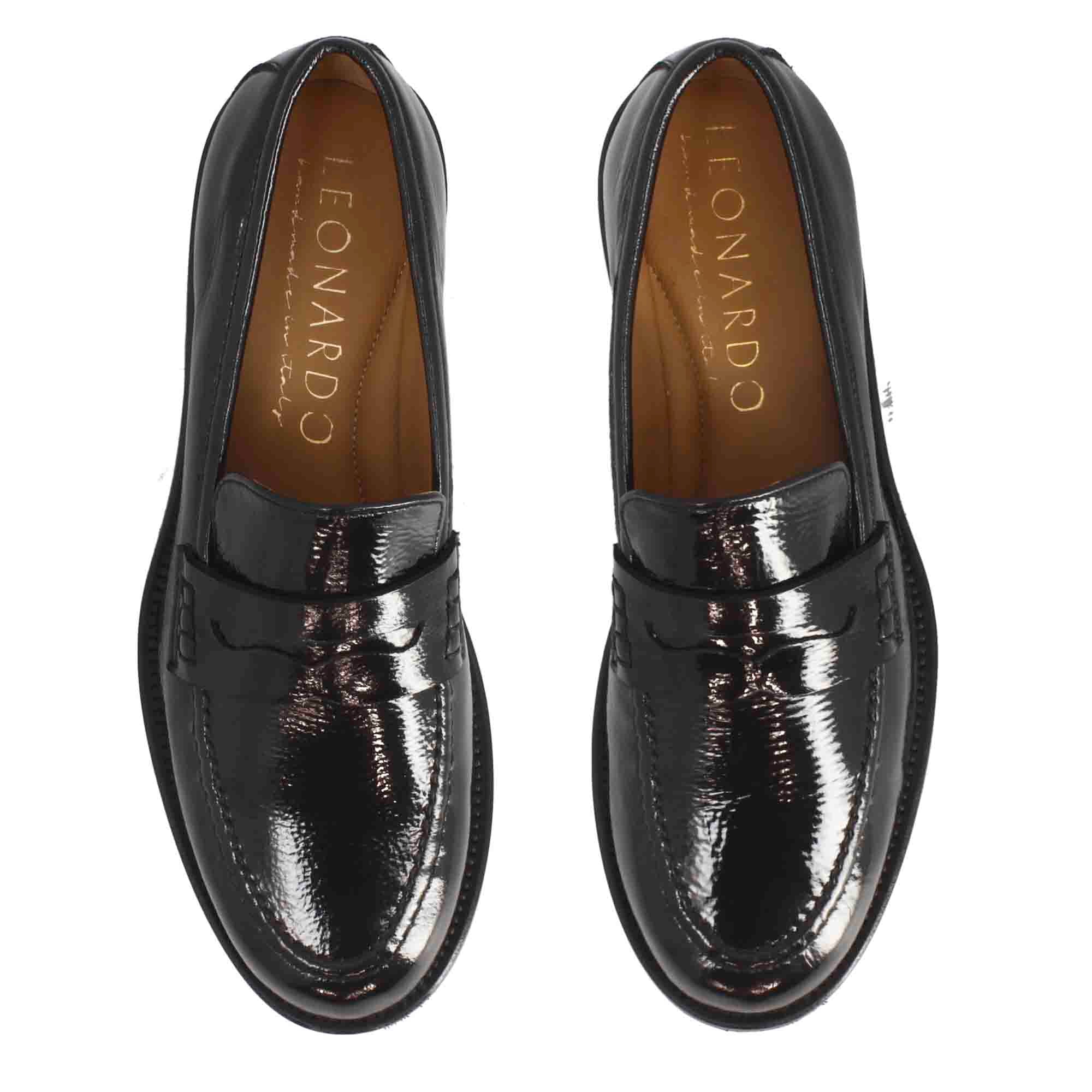 Mocassino elegante da donna in pelle lucida colore nero fatti a mano in Italia