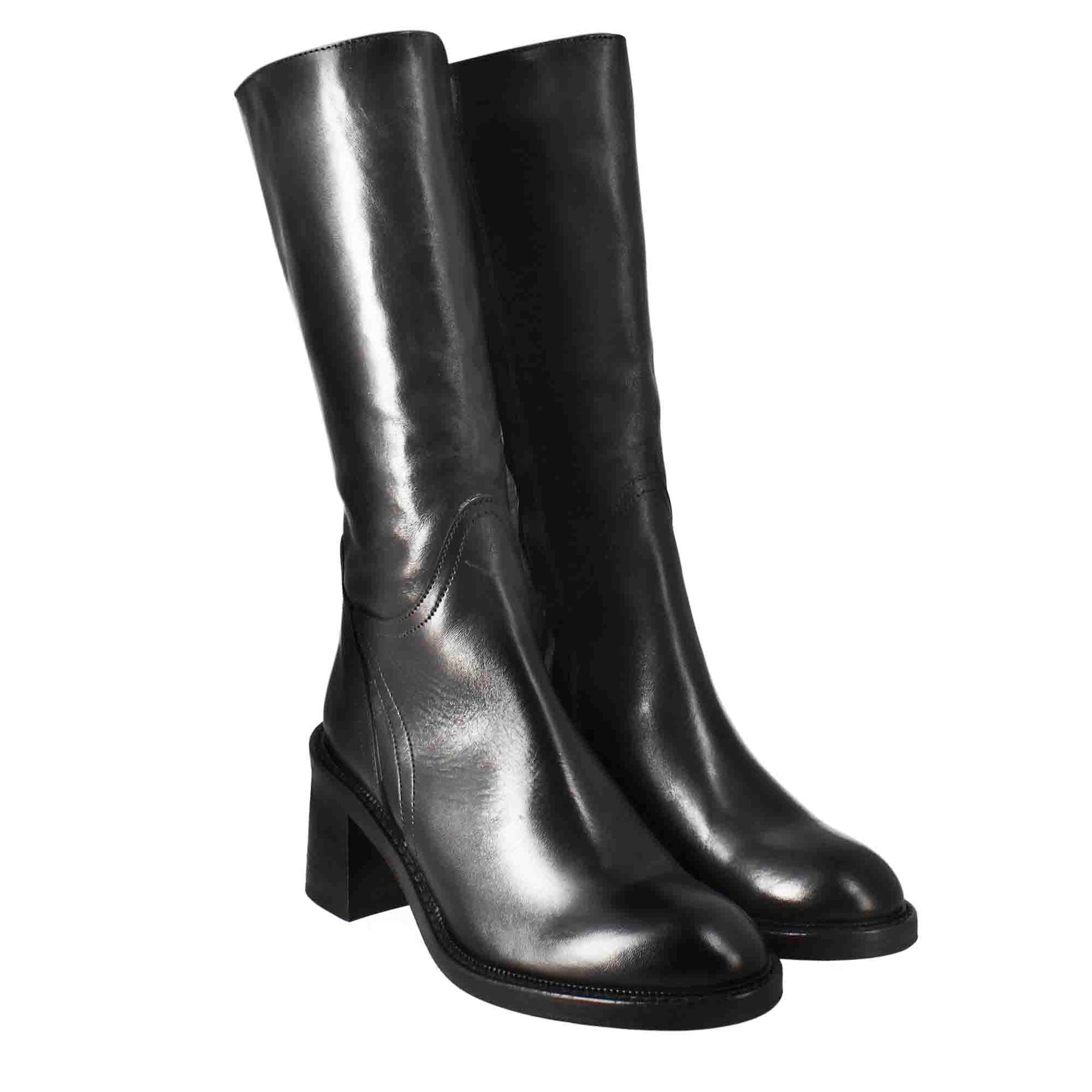 Women's calf-high diver boot with heel in black washed leather