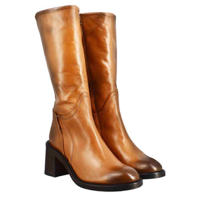Women's calf-high diver boot with heel in washed leather in dark tan colour