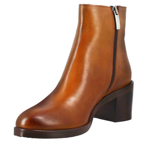 Smooth women's ankle boot with medium heel in brown leather