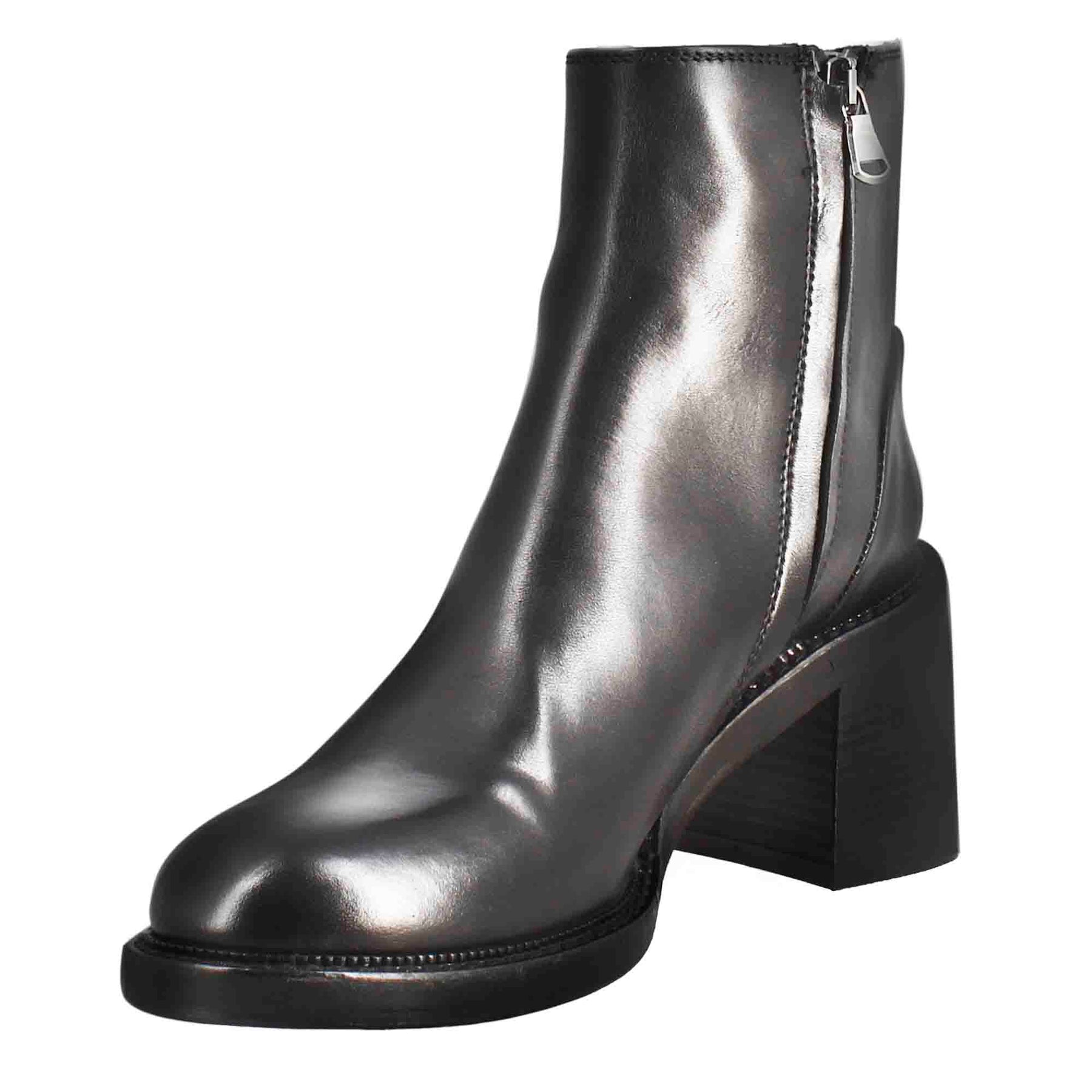 Women's low diver boot with heel in black washed leather