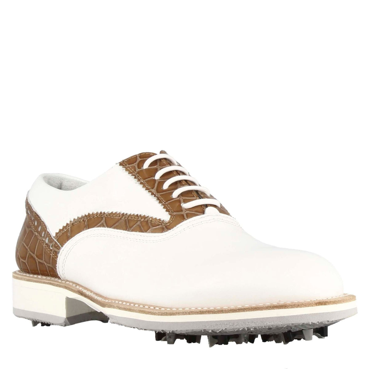 Scarpe da golf artigianali da uomo in pelle bianca con dettagli in colore marrone chiaro.