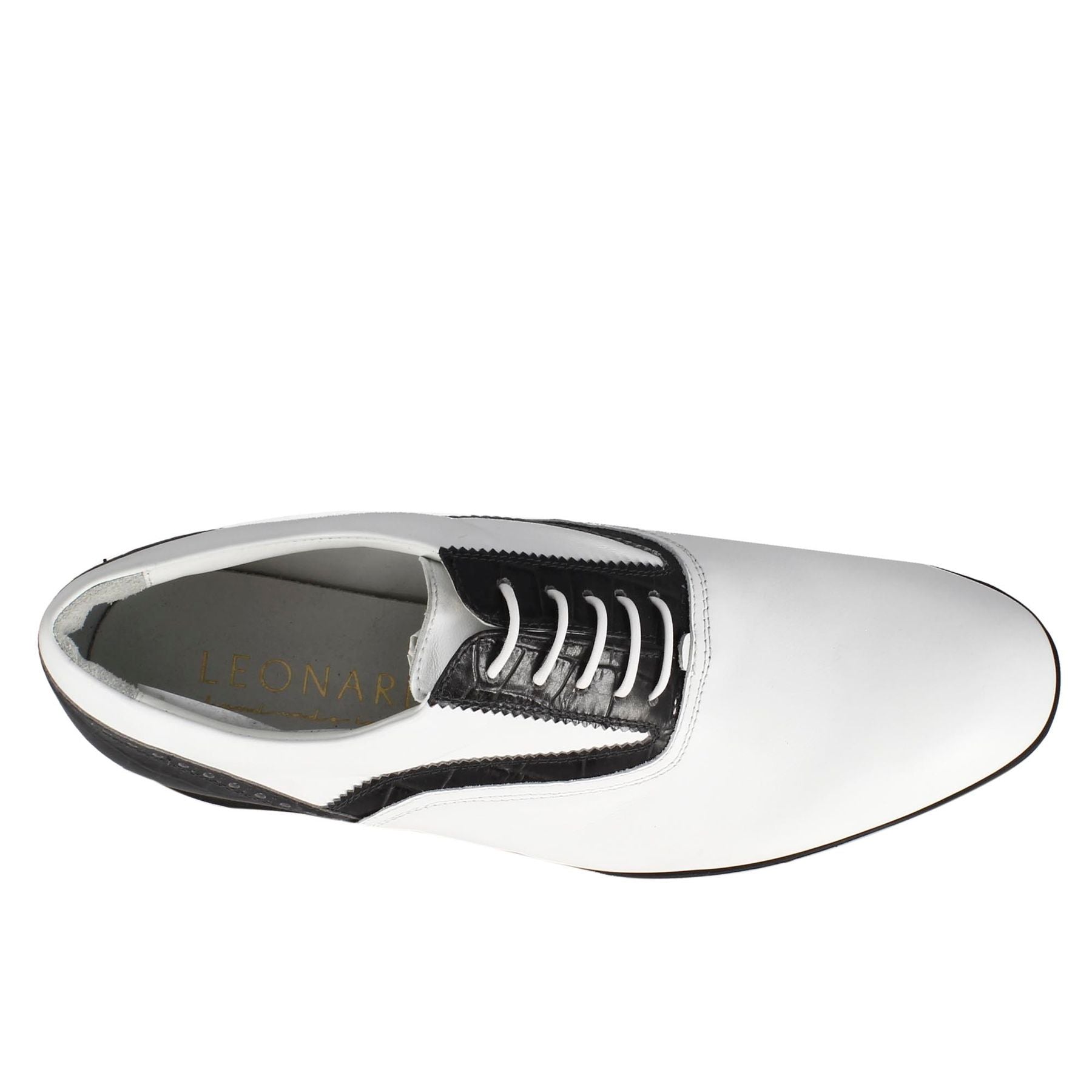 Handmade women's golf shoe in white leather with black details