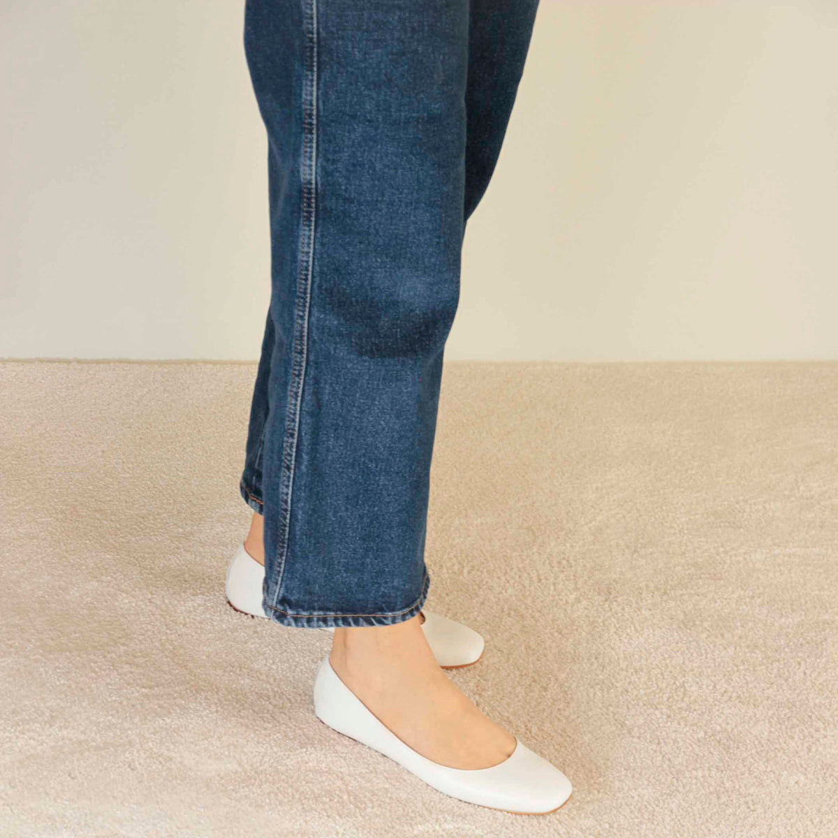 Handmade women's casual ballet flat in white smooth leather