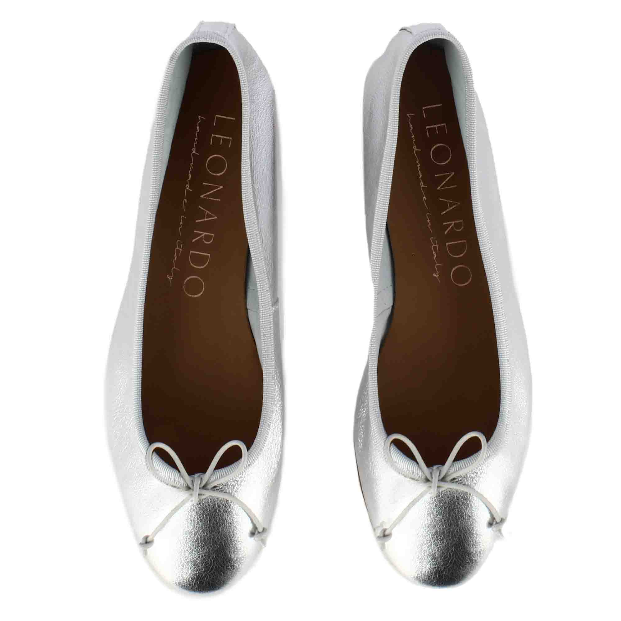 Ballerina classica da donna in pelle laminata colore argento
