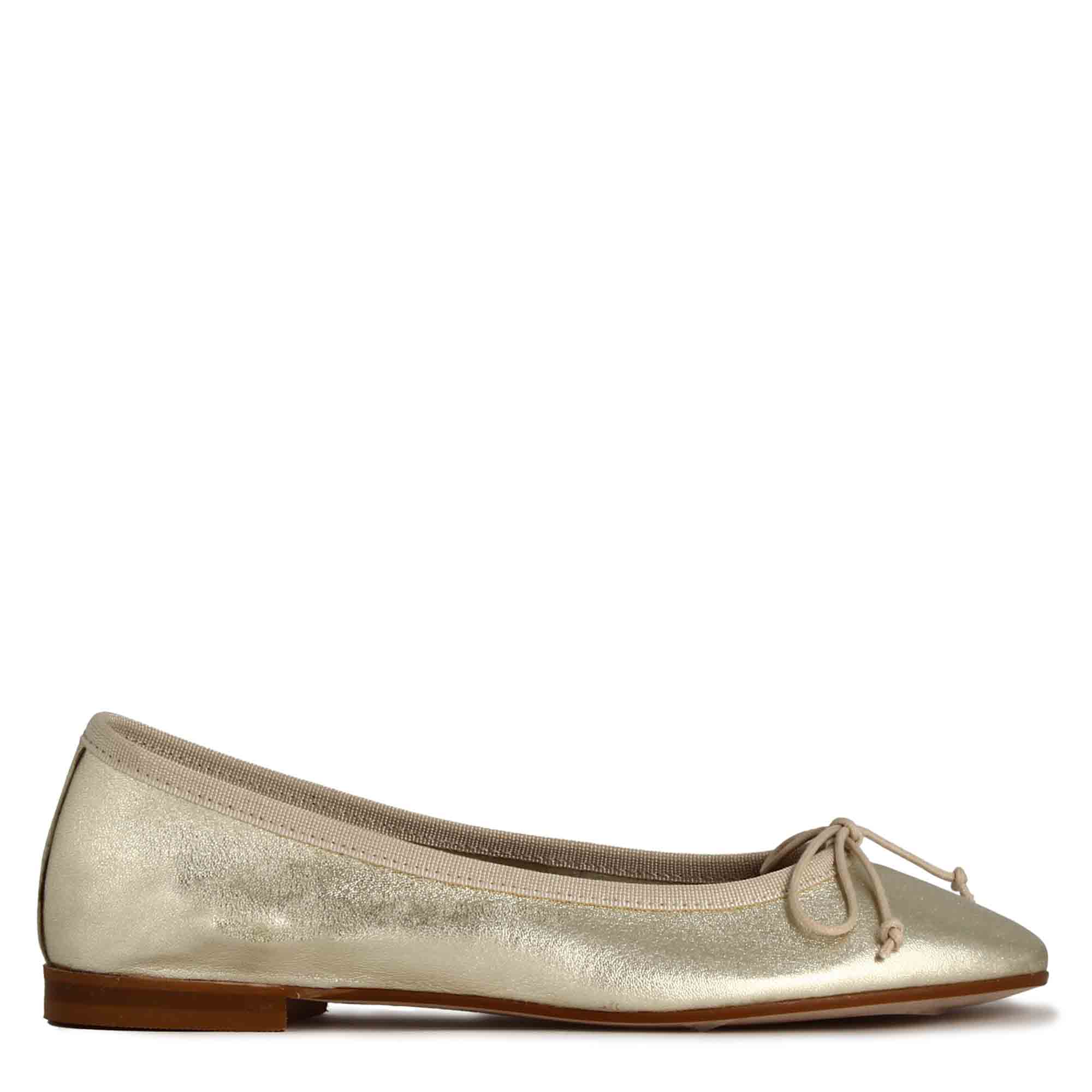 Classic women's ballet flat in gold-coloured laminated leather