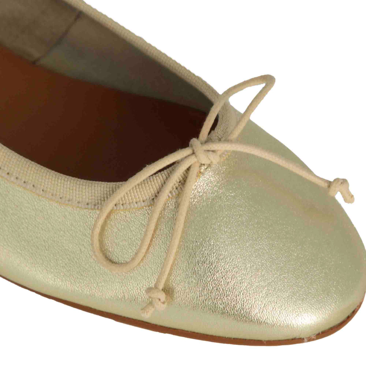 Classic women's ballet flat in gold-coloured laminated leather
