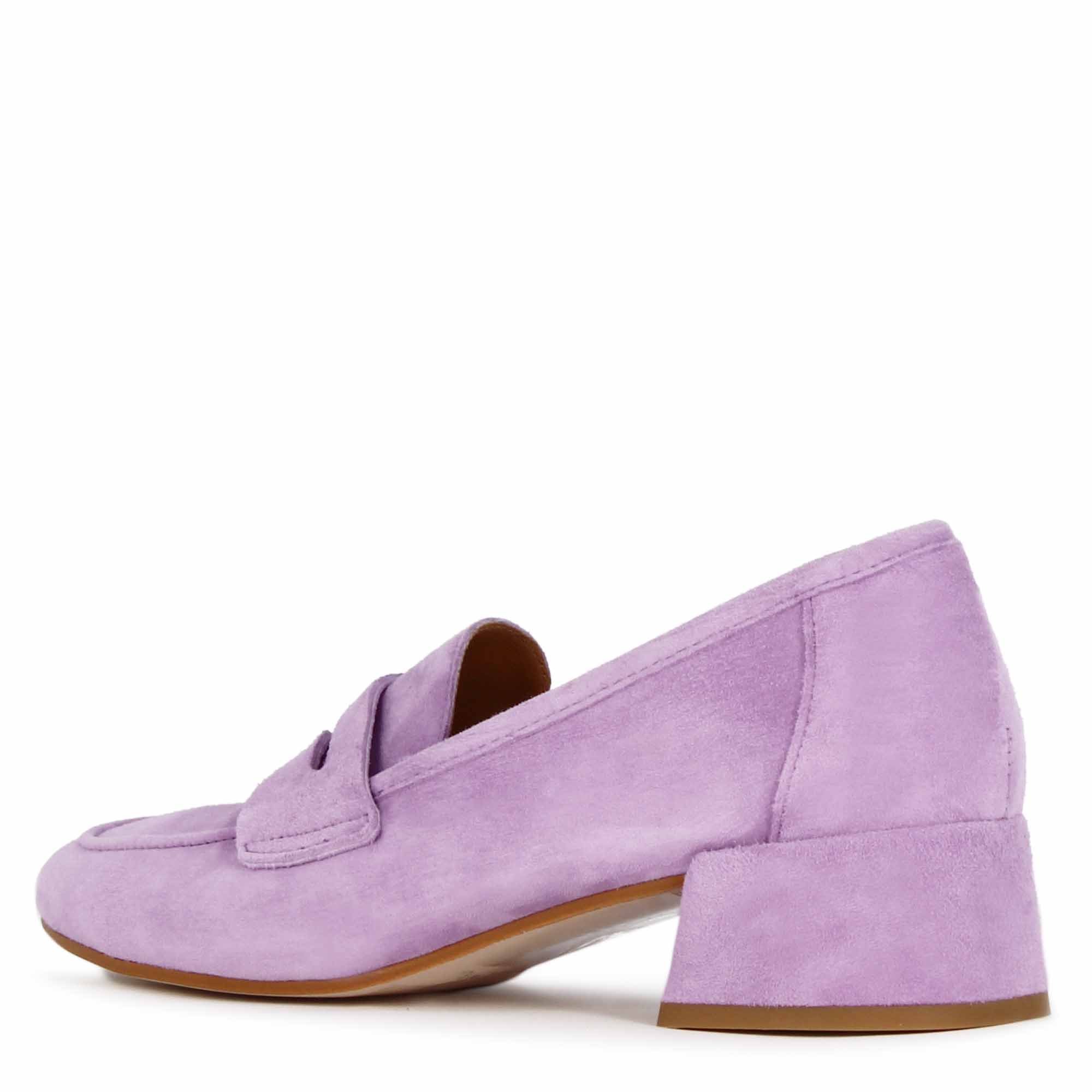 Classic handmade women's décolleté in purple suede