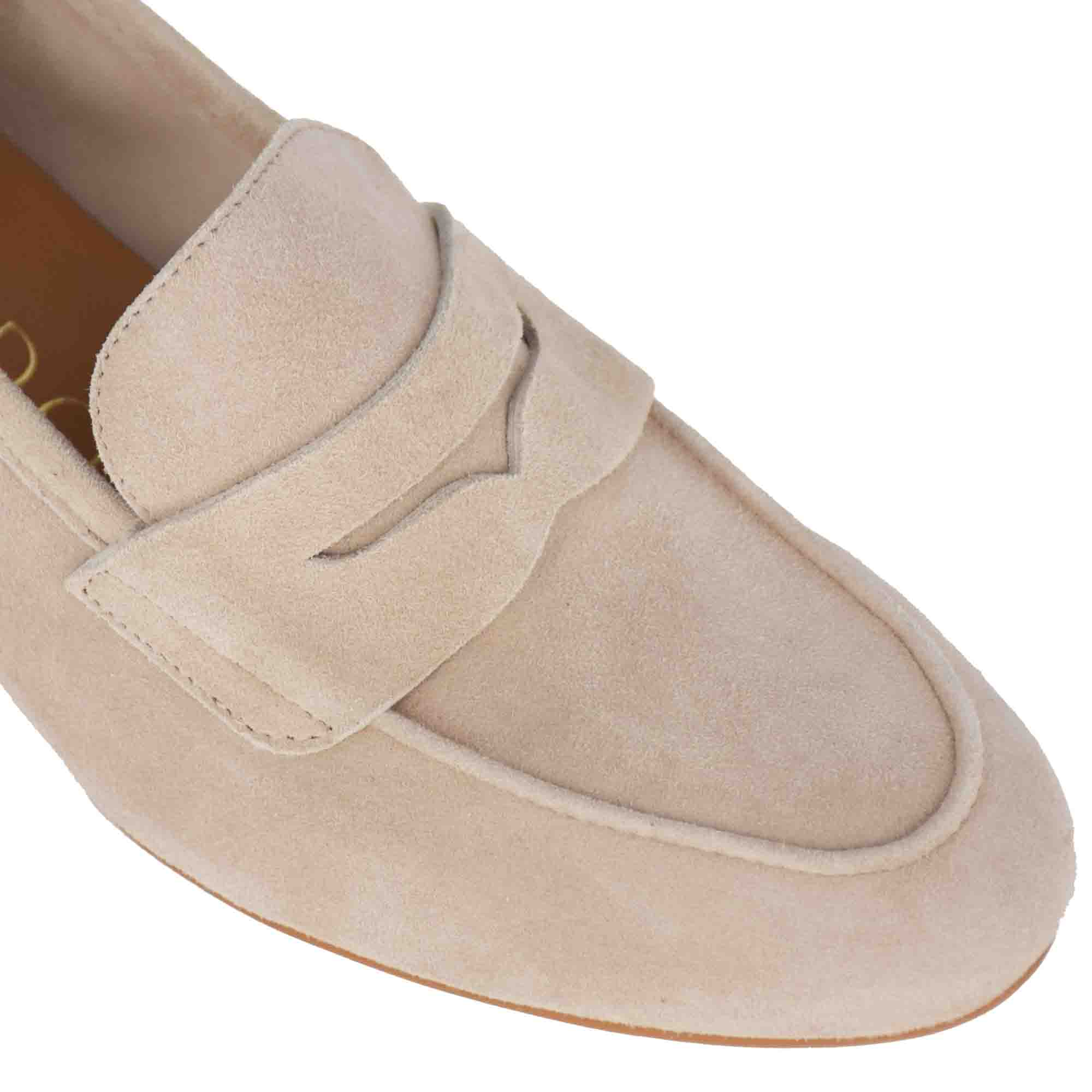 Décolleté classica da donna in pelle scamosciata colore cipria