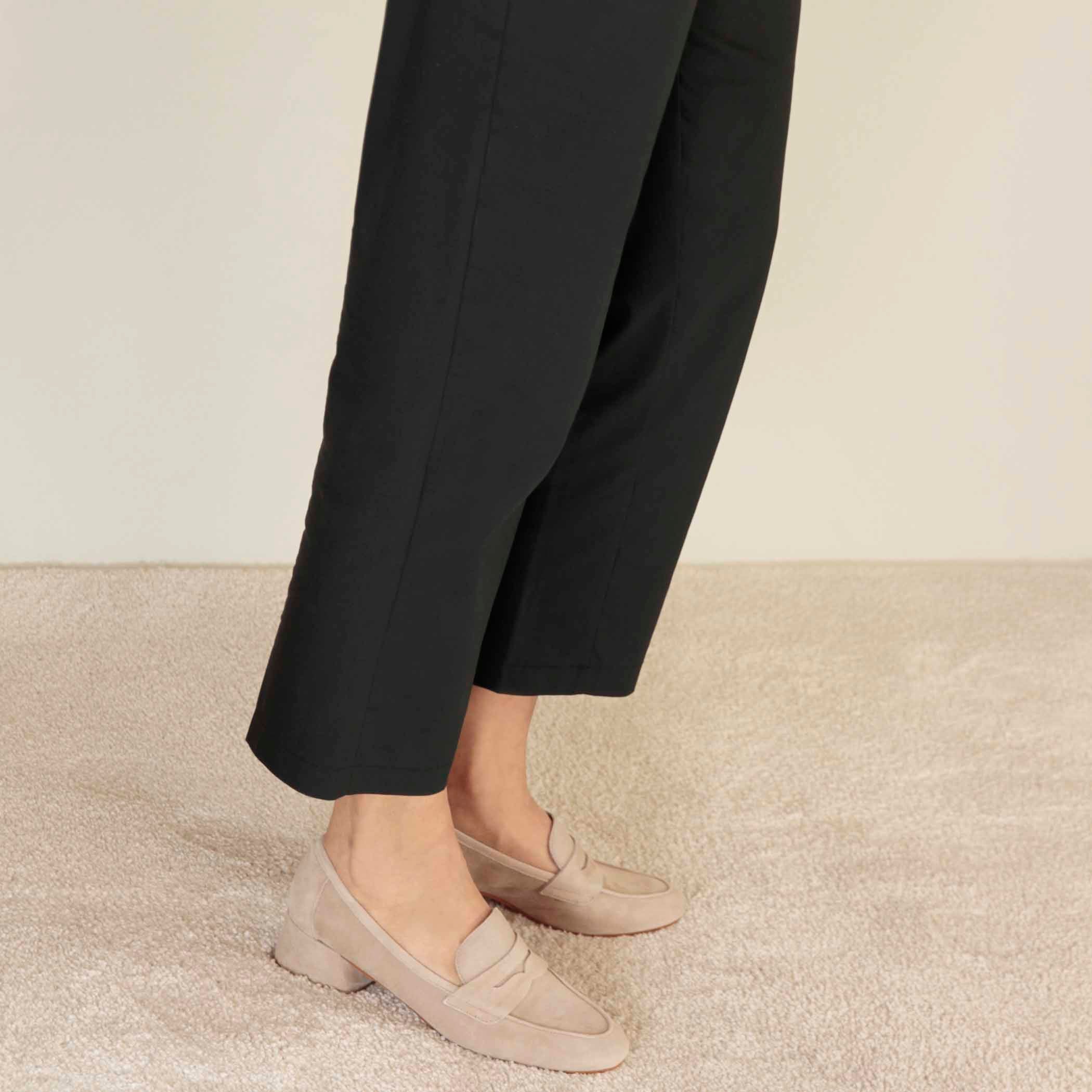 Décolleté classica da donna in pelle scamosciata colore cipria