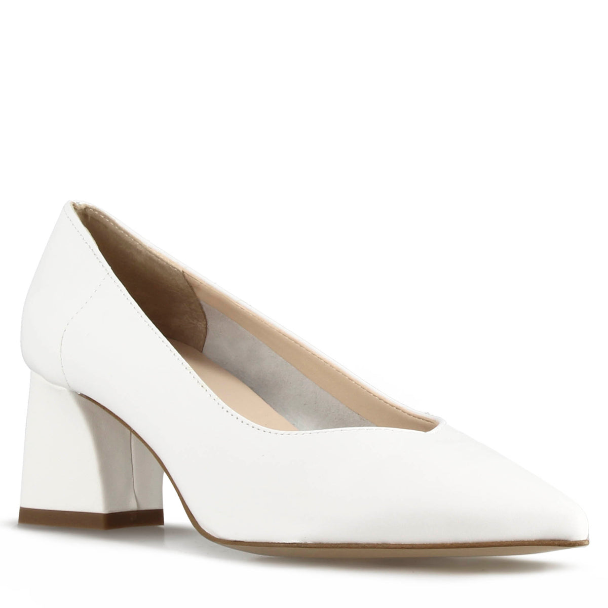 Women's pumps in white leather with medium heel