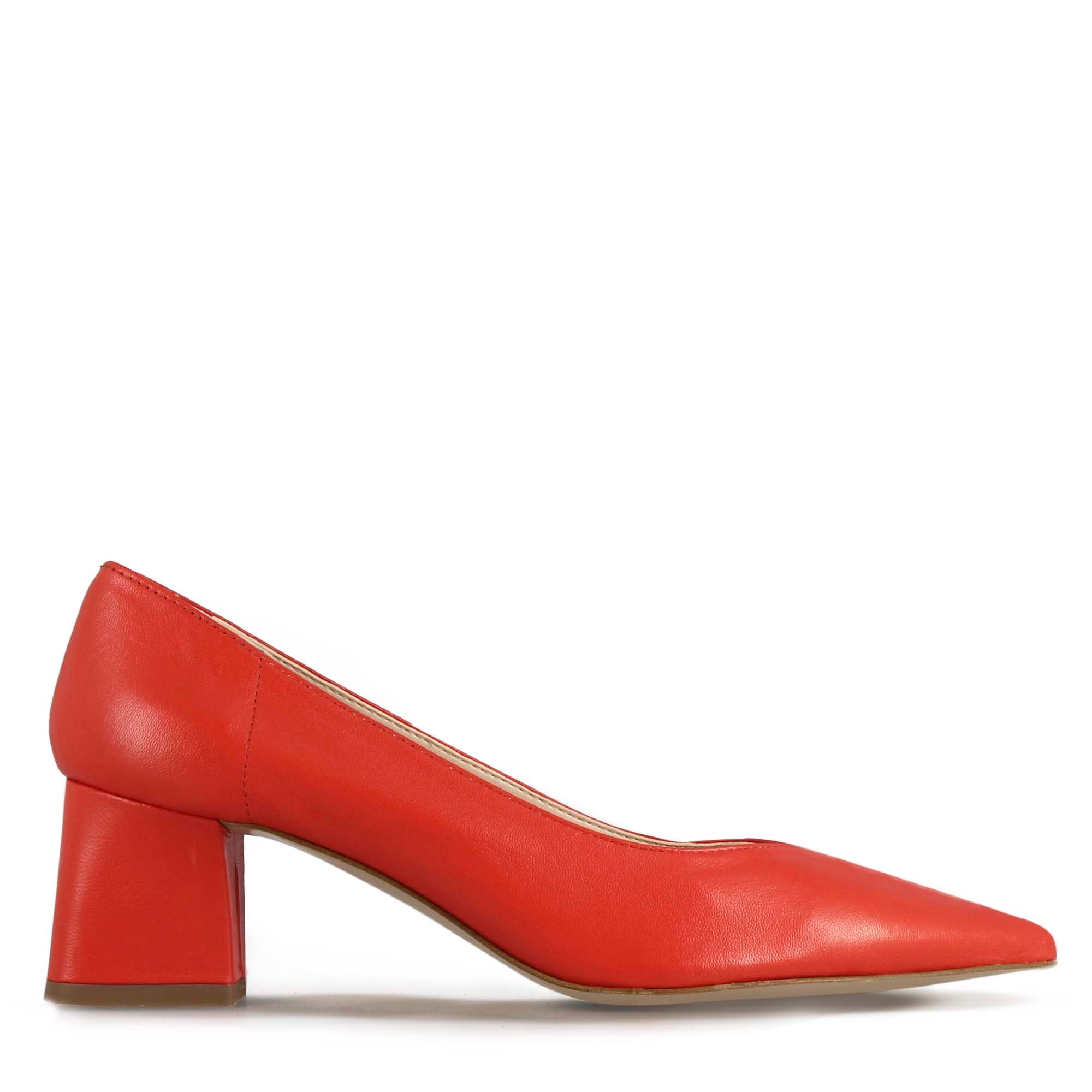 Escarpins pour femmes en cuir rouge à talon moyen