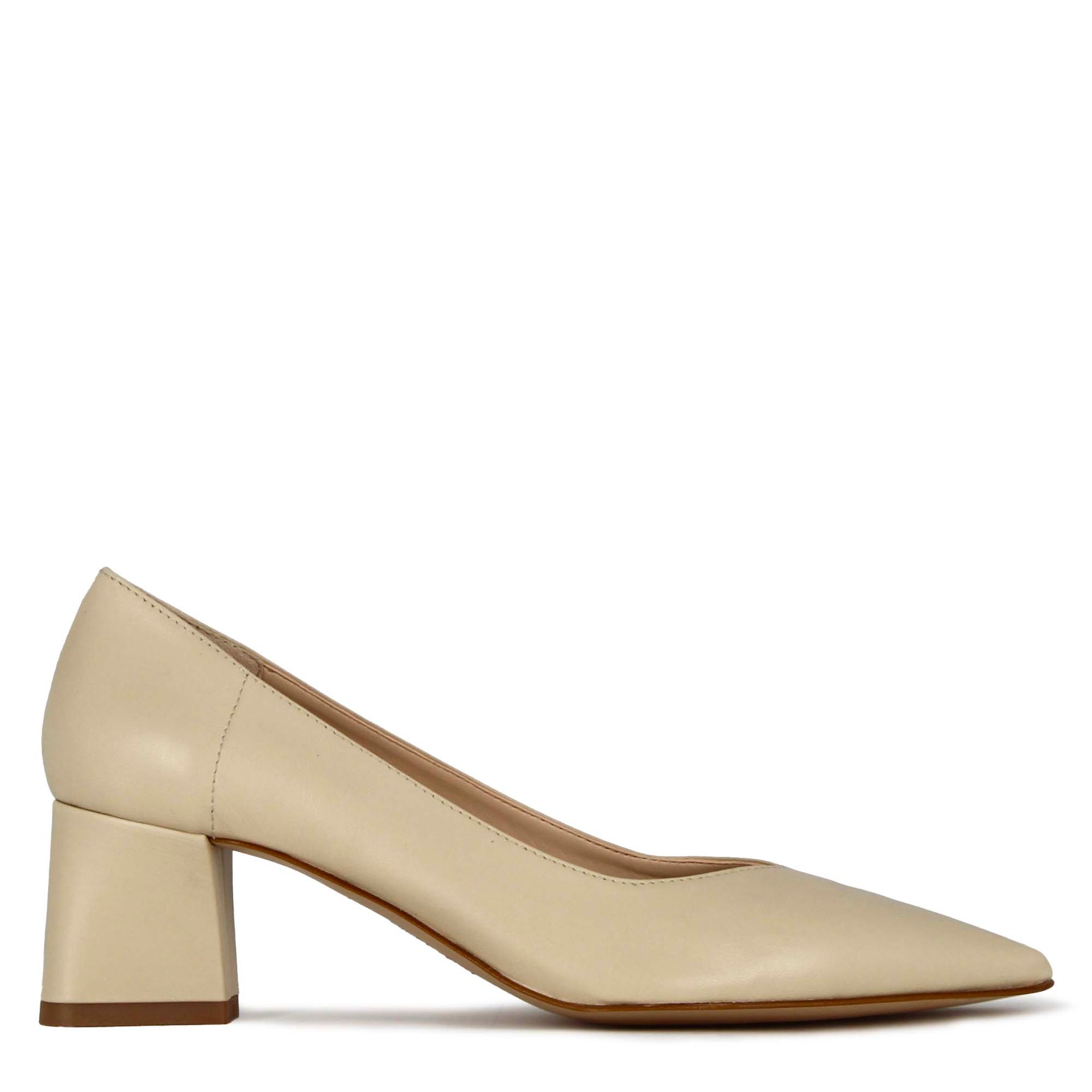 Décolleté da donna in pelle colore beige con tacco medio