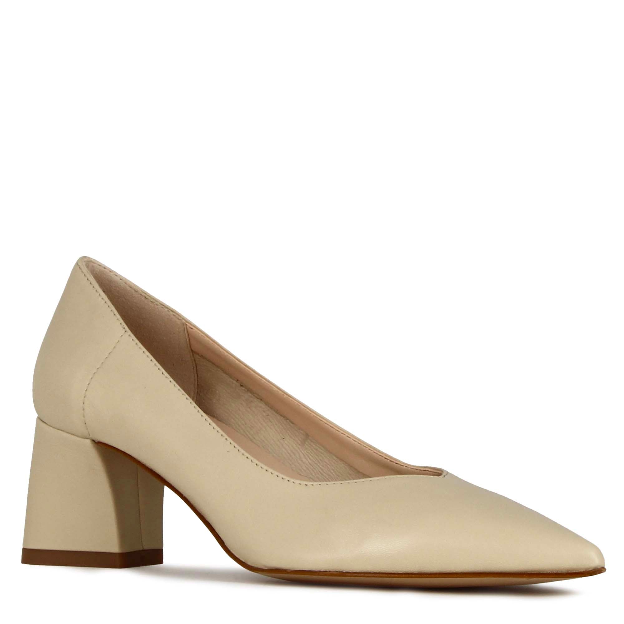 Décolleté da donna in pelle colore beige con tacco medio