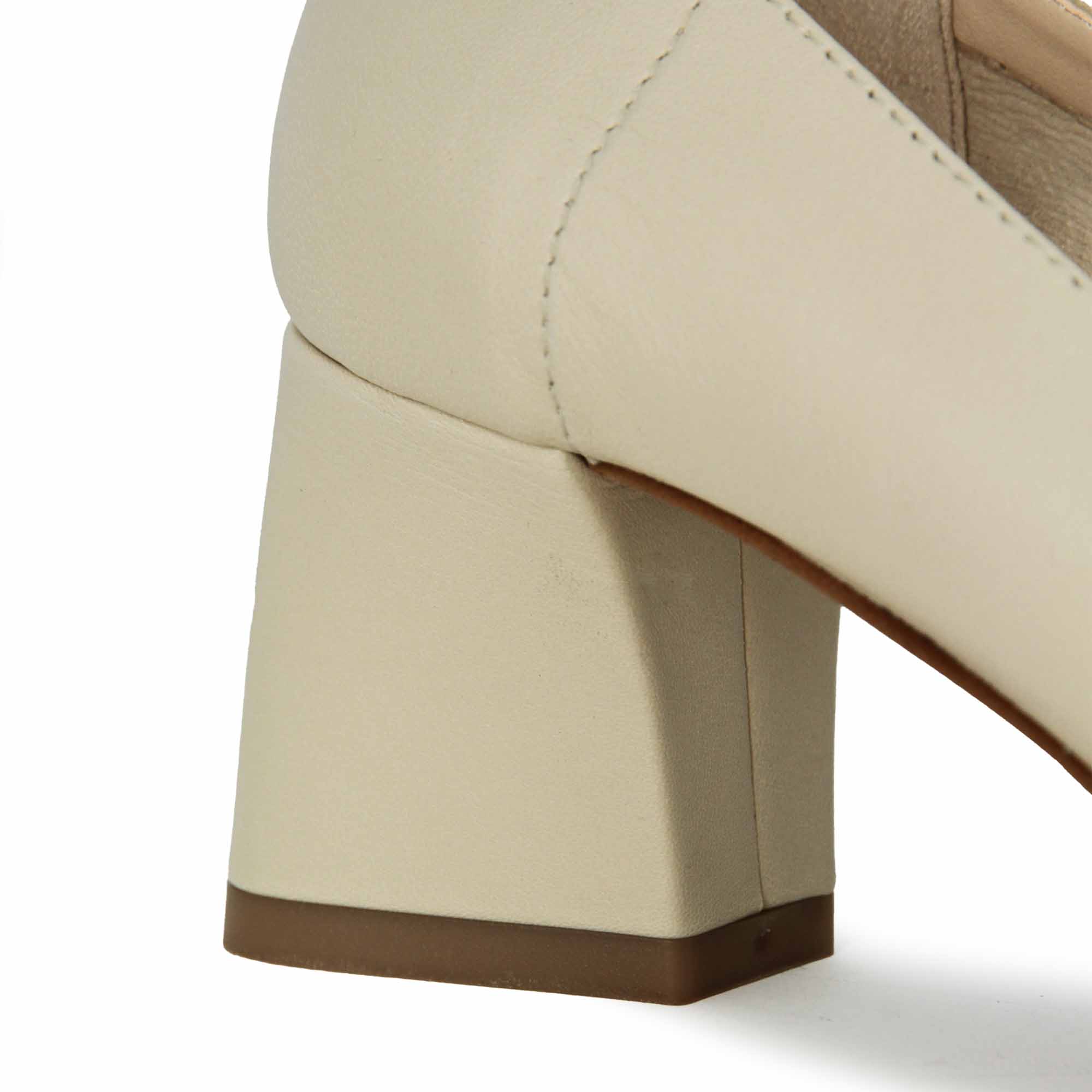 Décolleté da donna in pelle colore beige con tacco medio