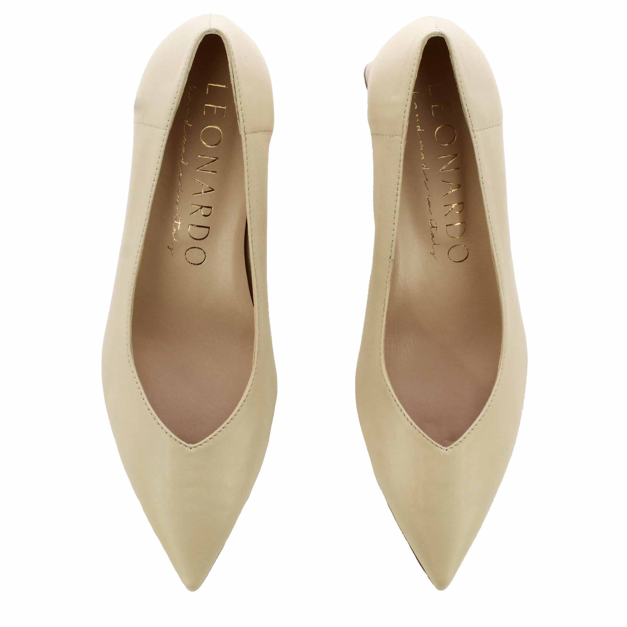 Décolleté da donna in pelle colore beige con tacco medio
