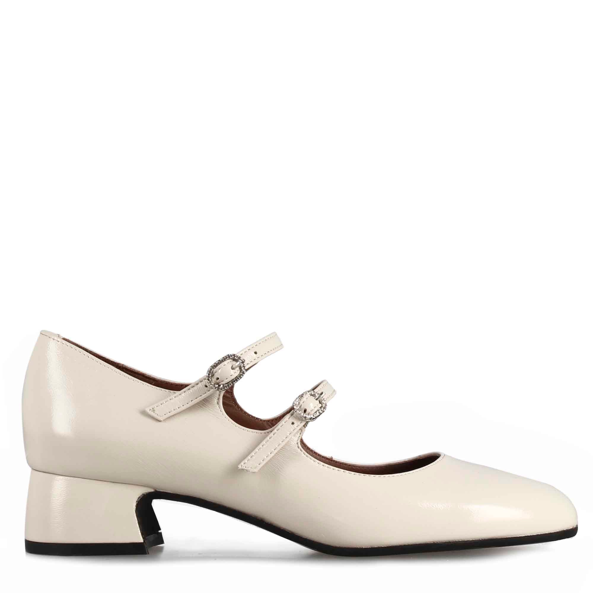 Beigefarbene Mary Jane Pumps aus Lackleder