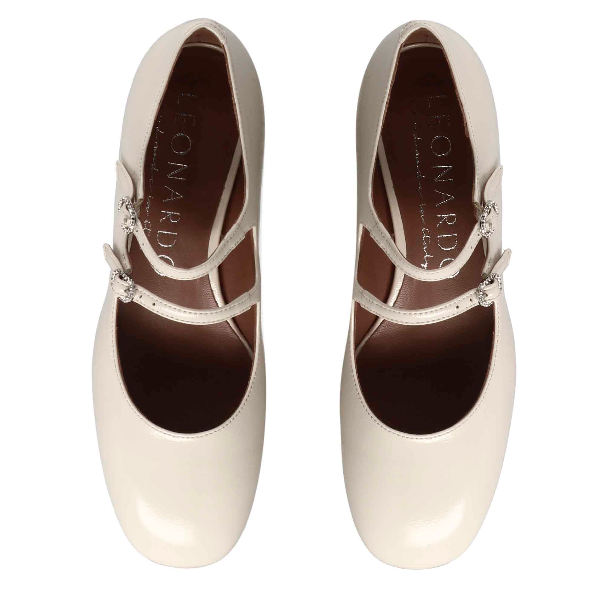 Beigefarbene Mary Jane Pumps aus Lackleder