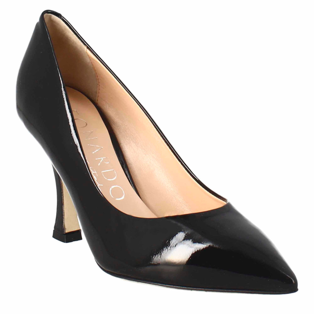 Women's décolleté in black patent leather with pointed toe