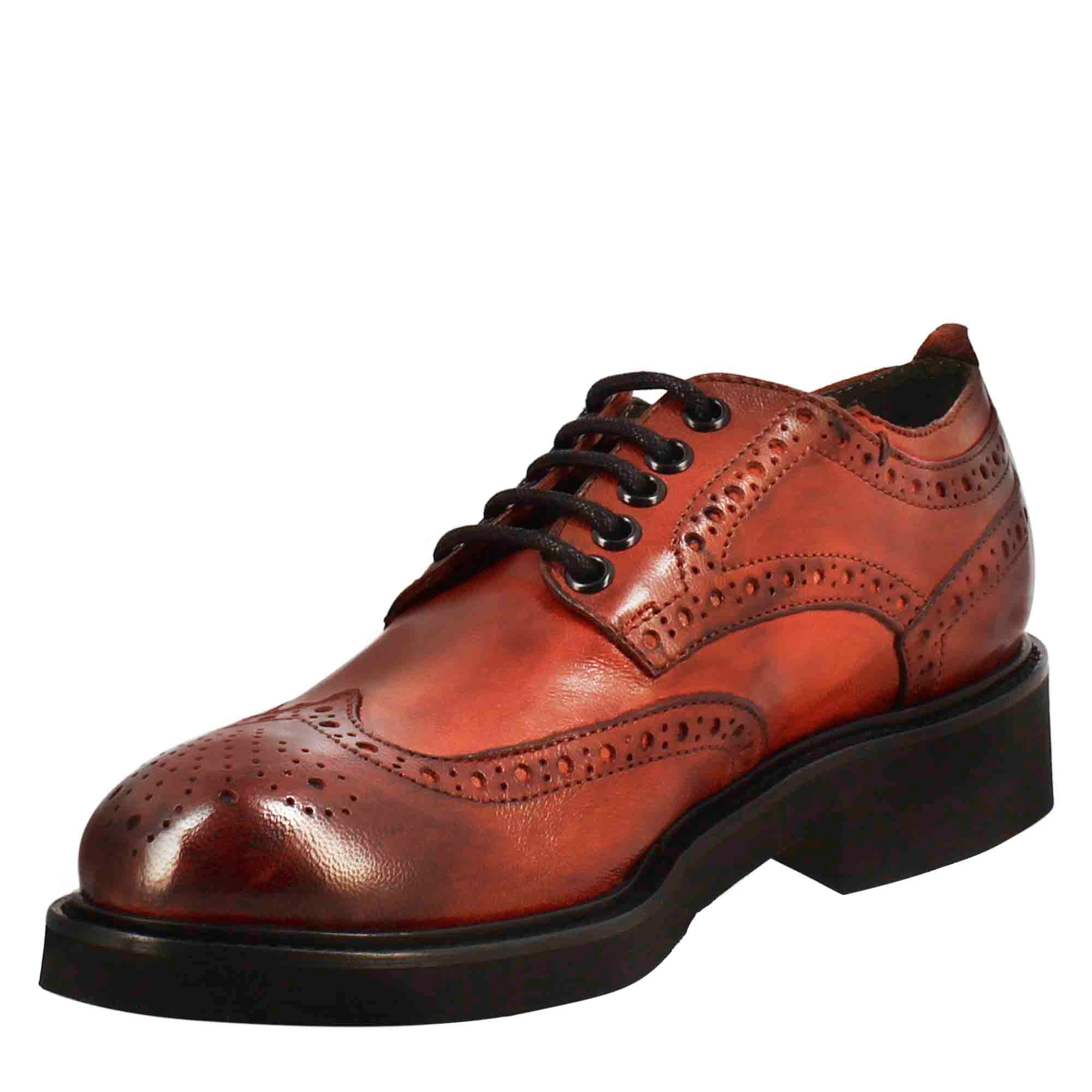 Derby en cuir lavé rouge pour femme avec détails de type brogue