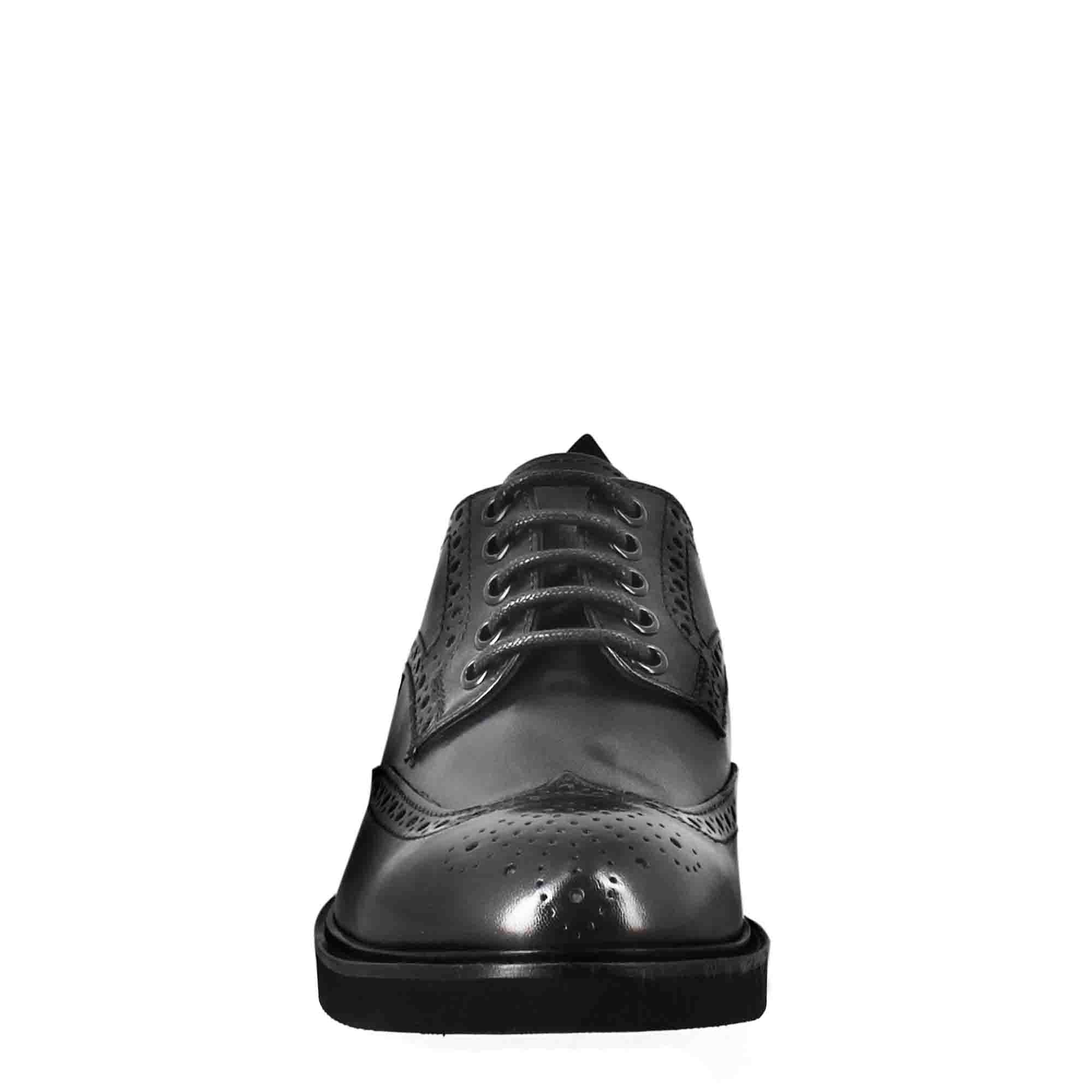 Women's derby with paupa brogue details in black washed leather