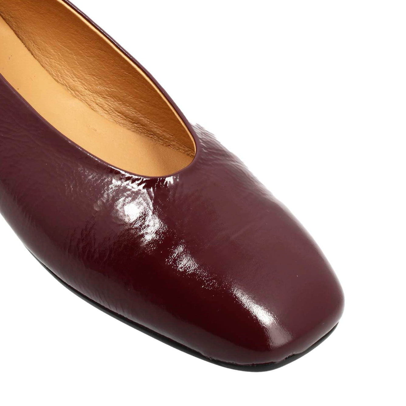 Handmade women's ballerina flat in shiny red leather