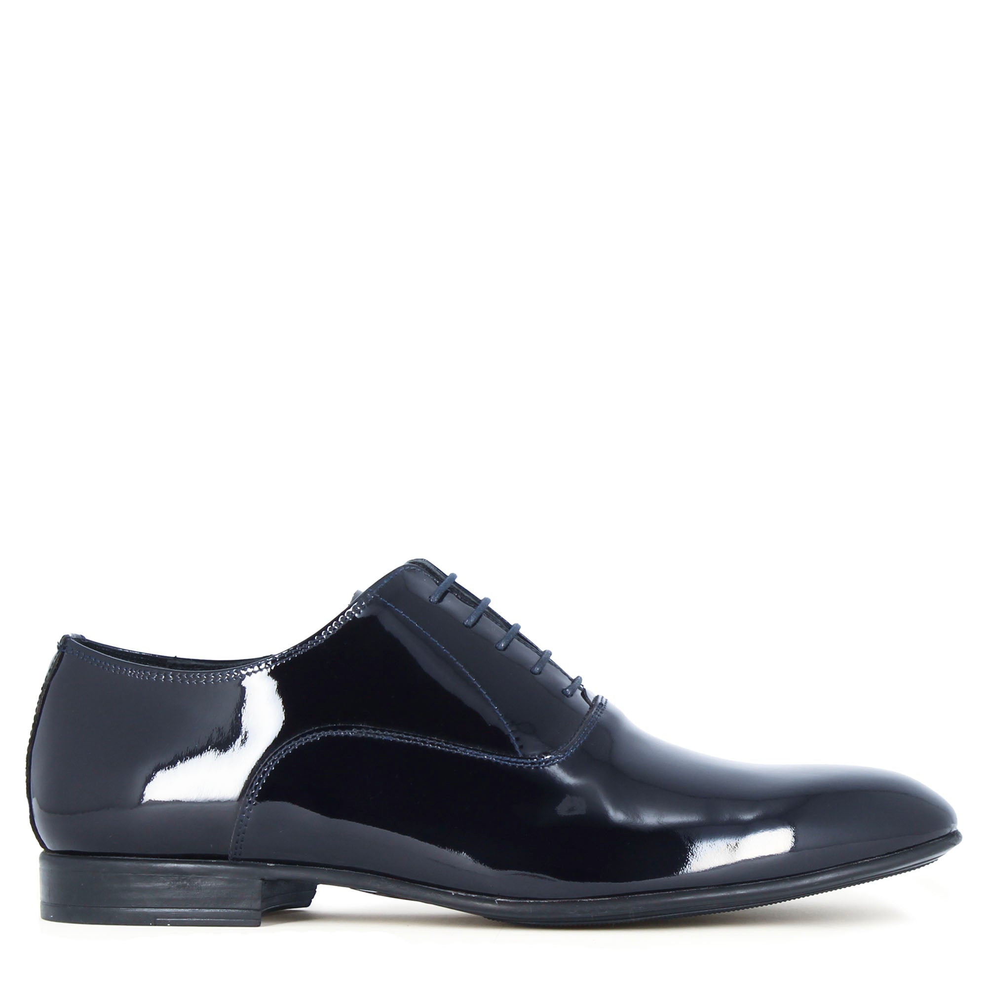 Elegant men's brogues in blue patent leather for ceremonies