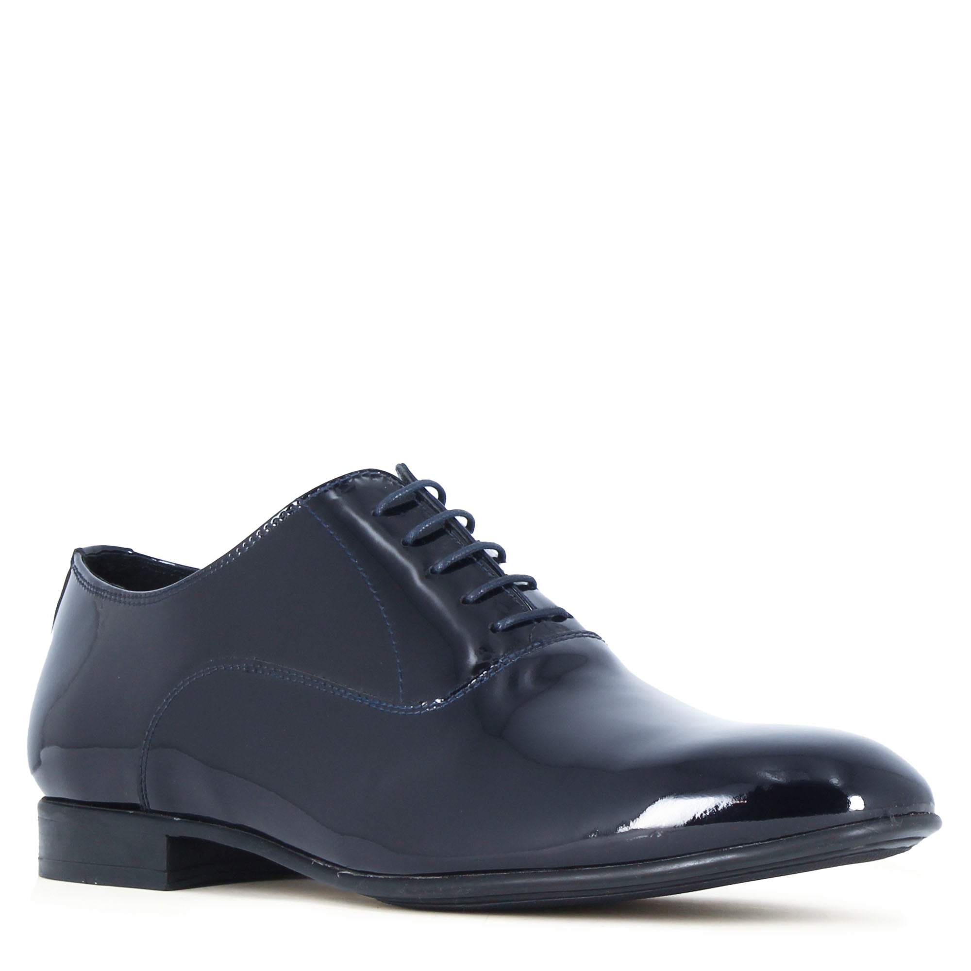 Elegant men's brogues in blue patent leather for ceremonies