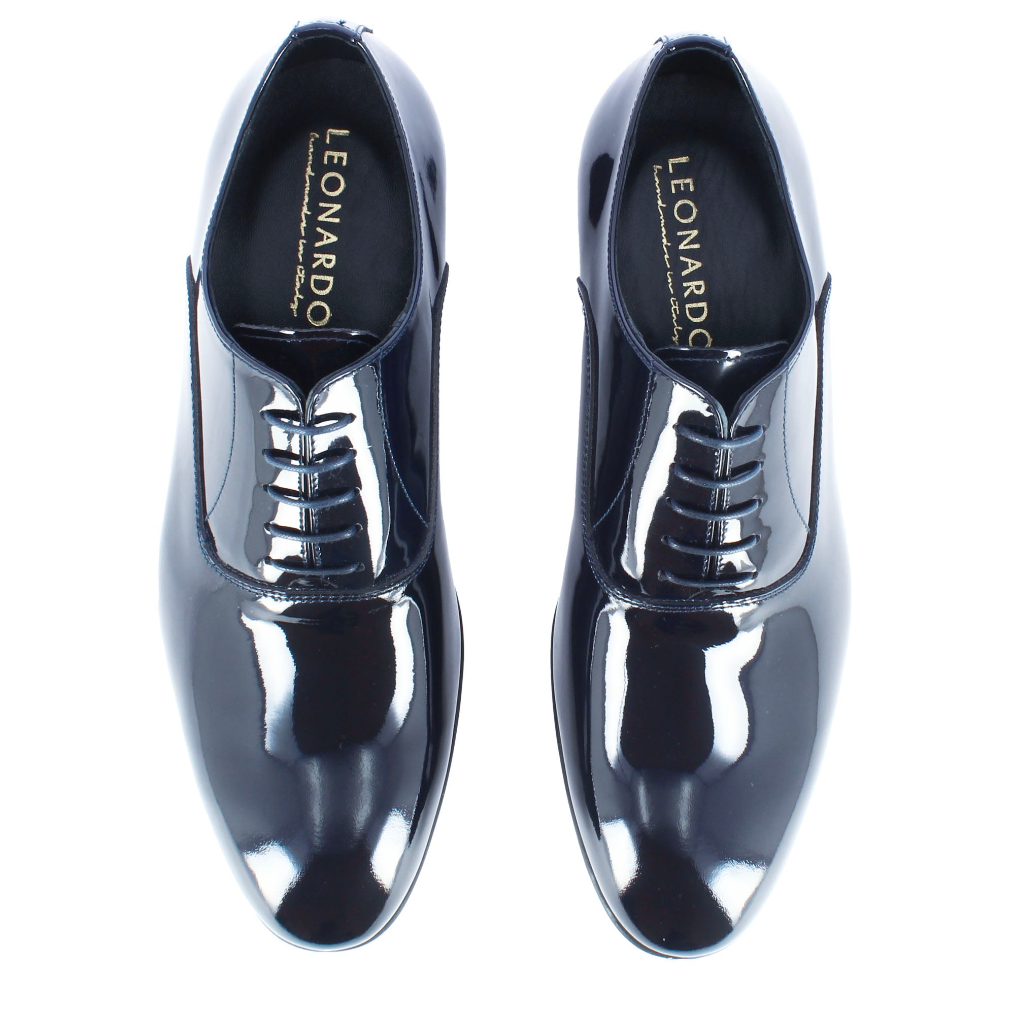 Elegant men's brogues in blue patent leather for ceremonies
