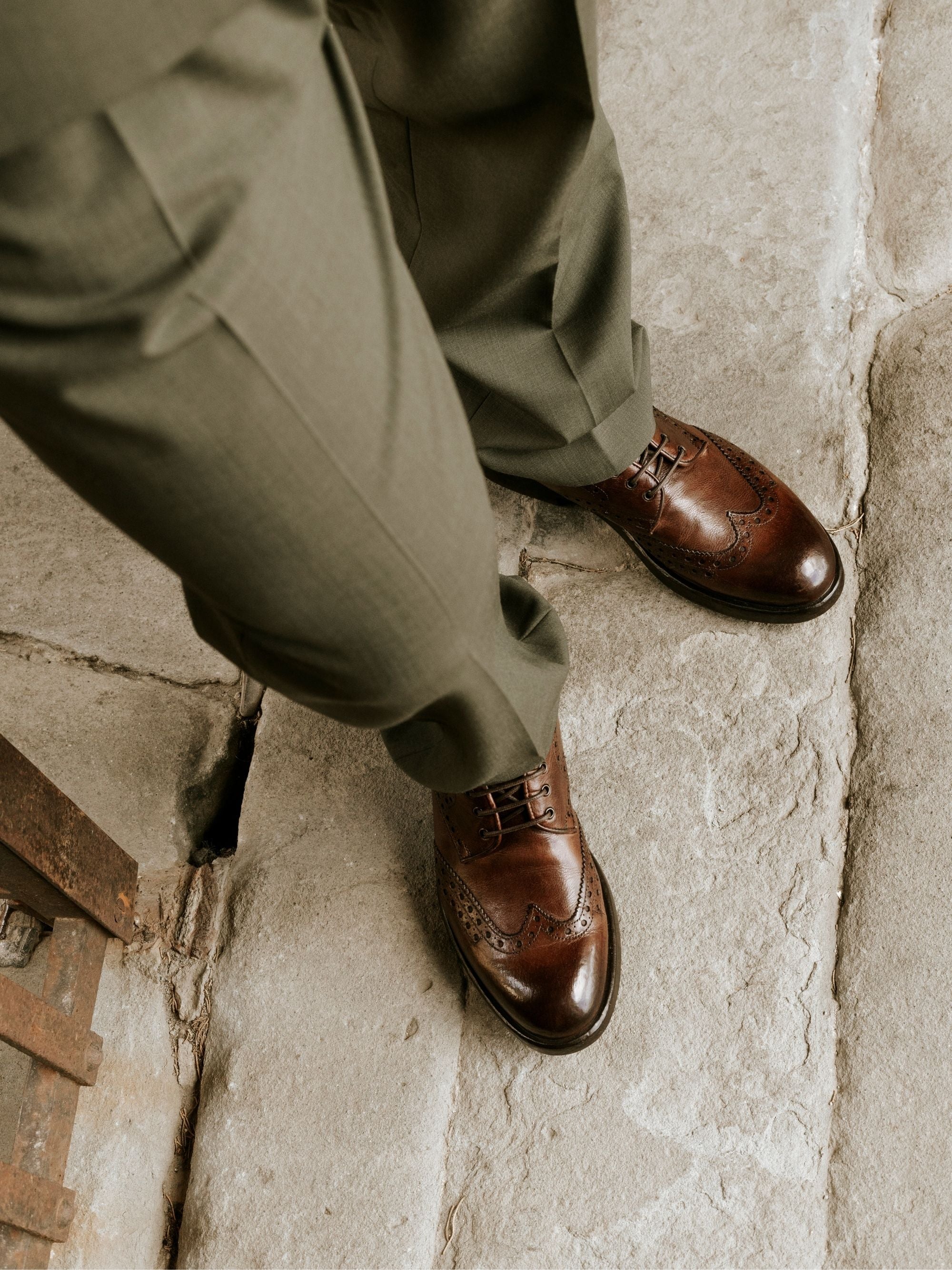 Scarpa Derby brogue moderna marrone da uomo