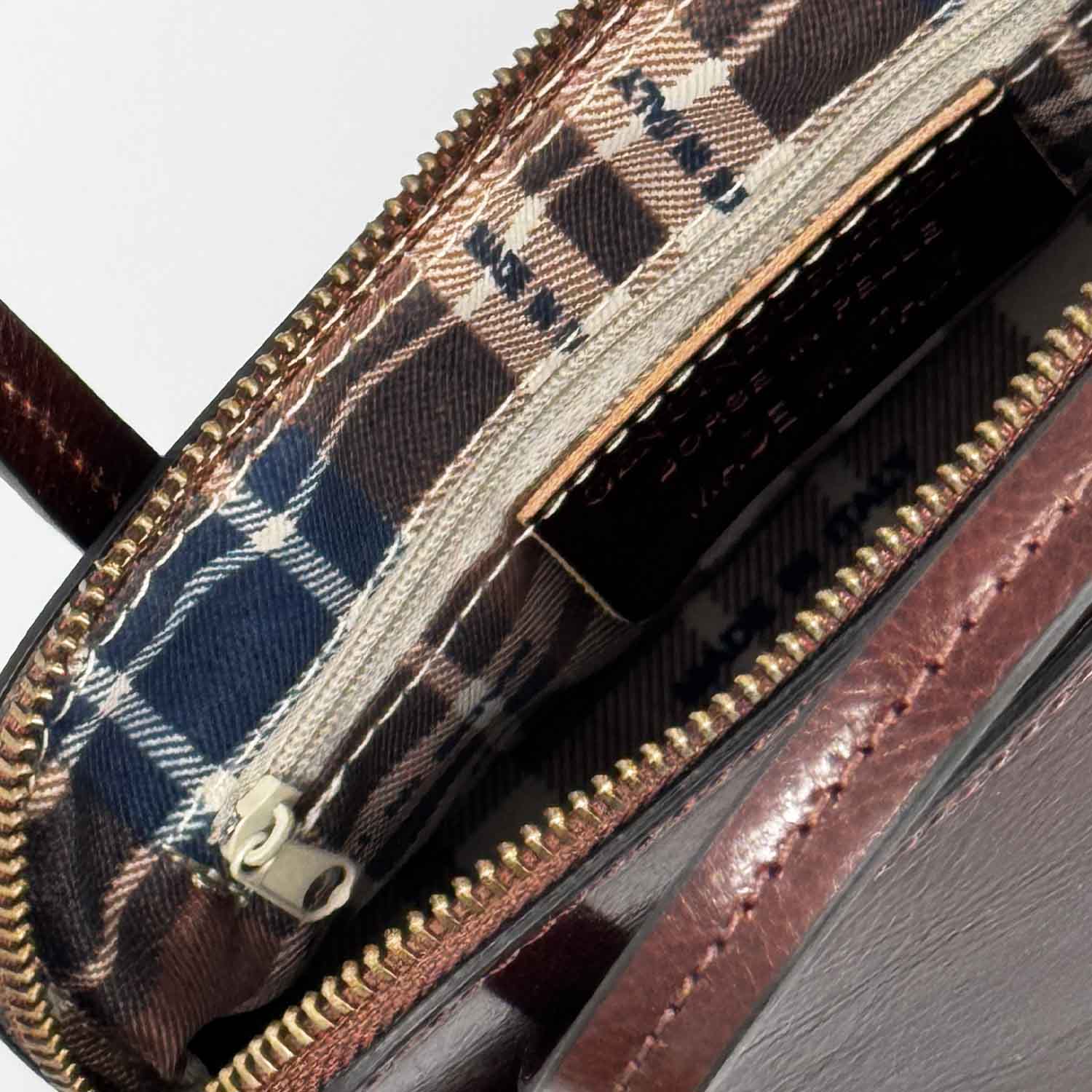 Borsa a tracolla Livia da donna in pelle marrone scuro semi lucida