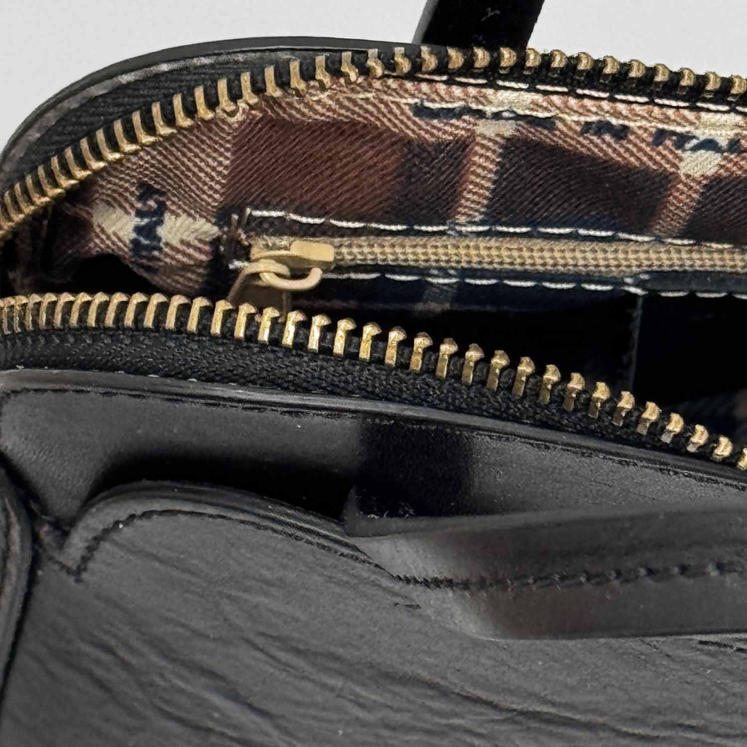 Borsa a tracolla Livia da donna in pelle nera semi lucida