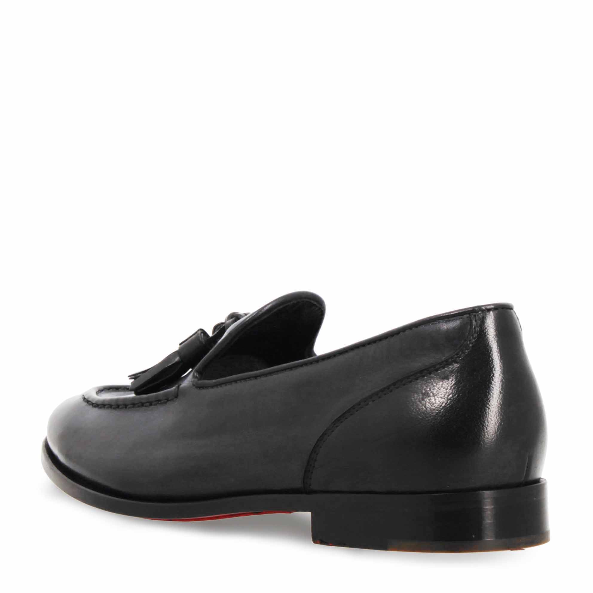 Mocassins à pampilles en cuir noir faits main pour femmes