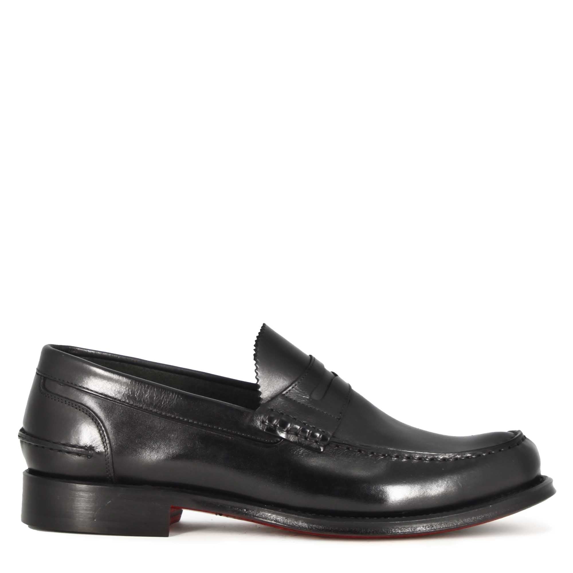 Men's black leather lion's mouth college moccasin with rounded toe