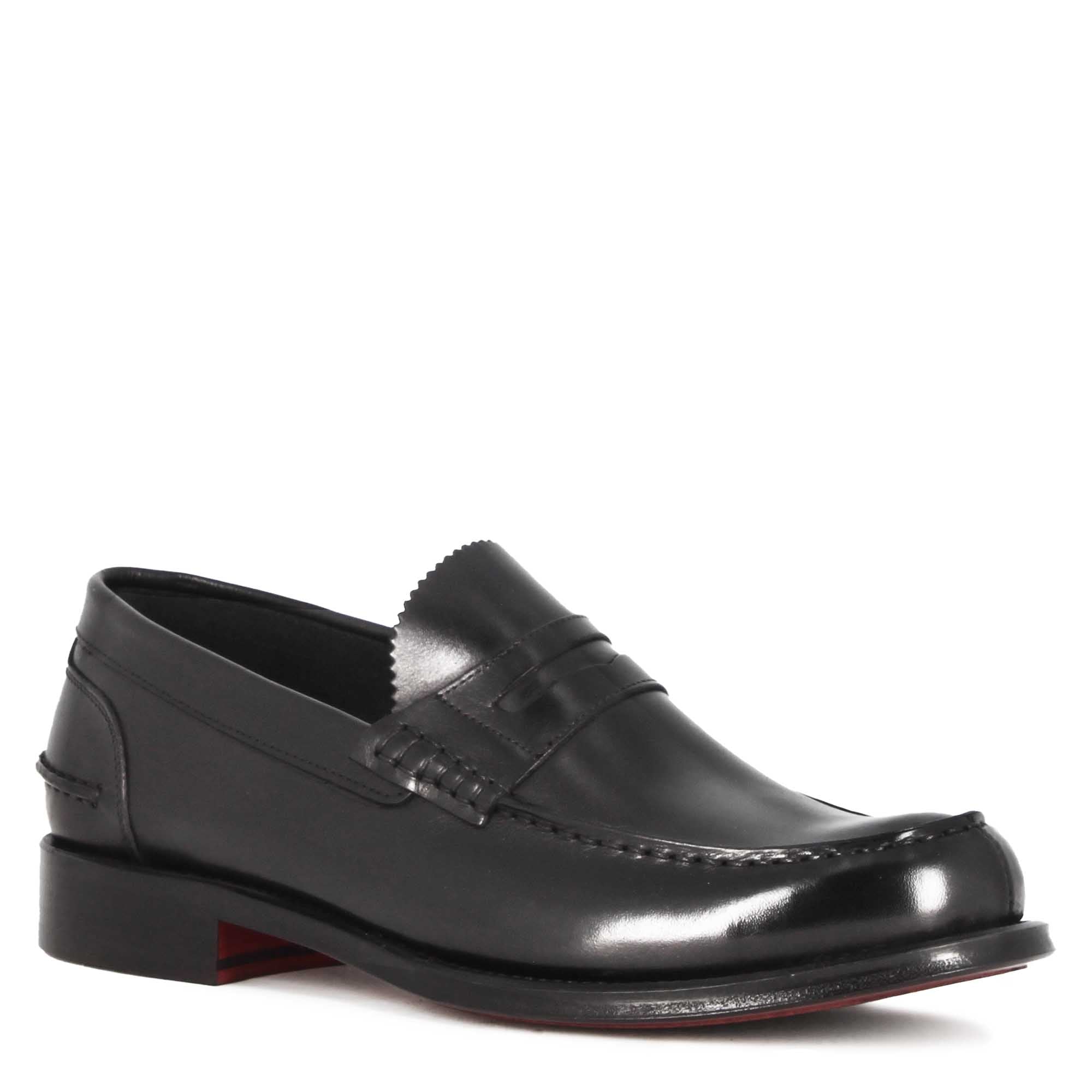 Men's black leather lion's mouth college moccasin with rounded toe