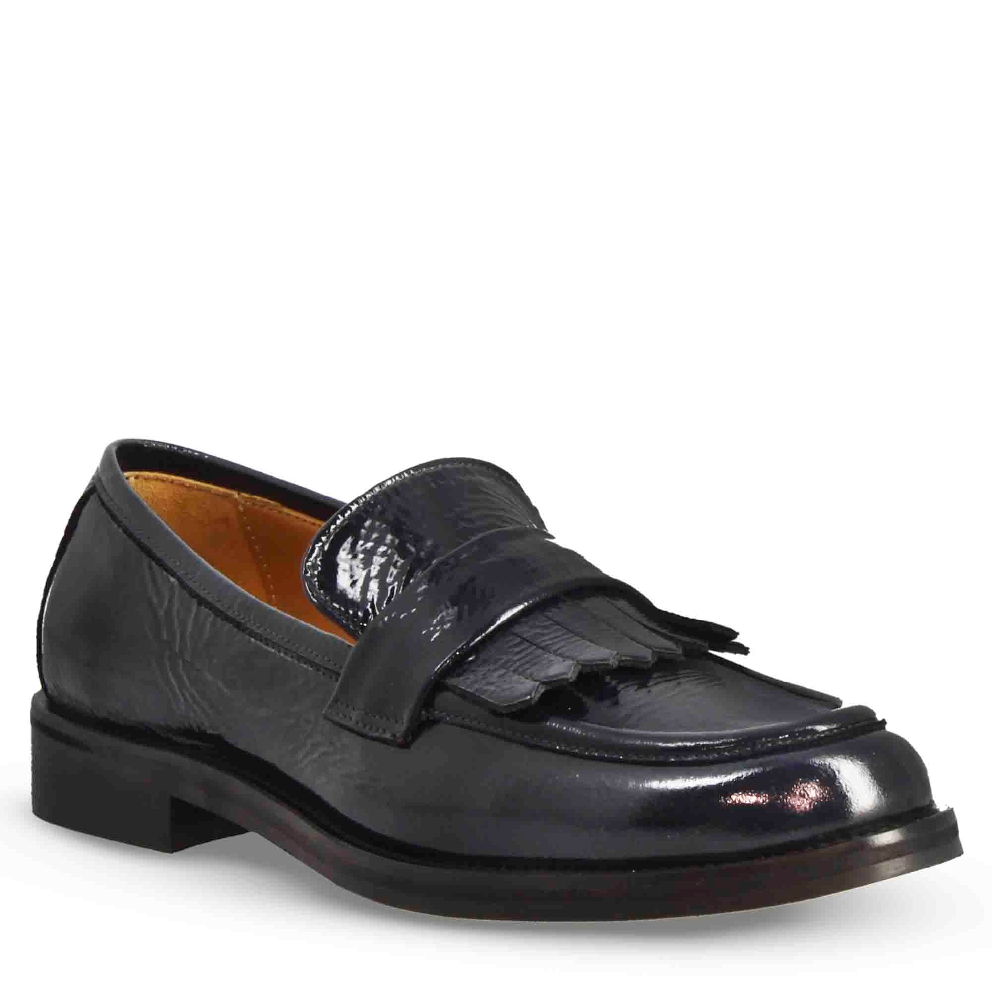 Mocassino elegante da donna in pelle lucida colore blu fatti a mano in Italia