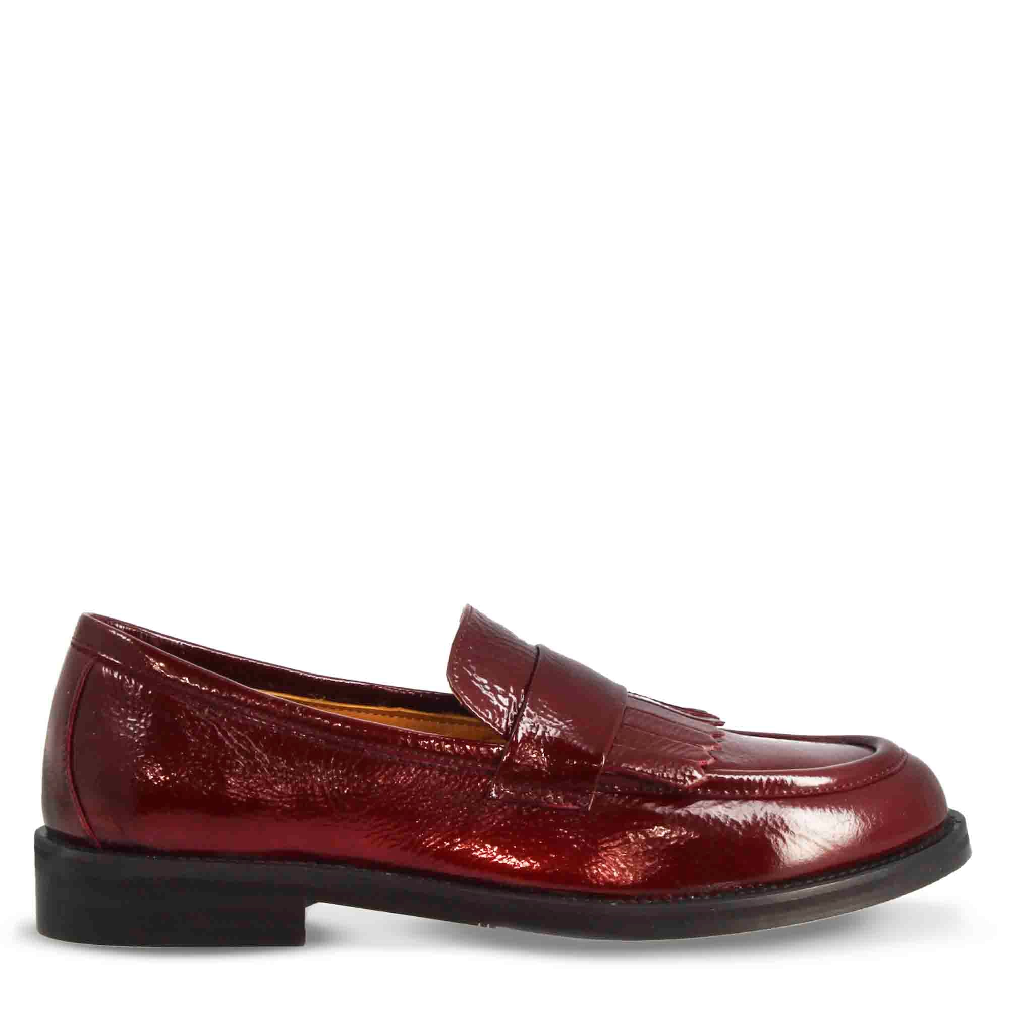 Mocassin à franges pour femme en cuir brillant bordeaux fabriqué à la main en Italie